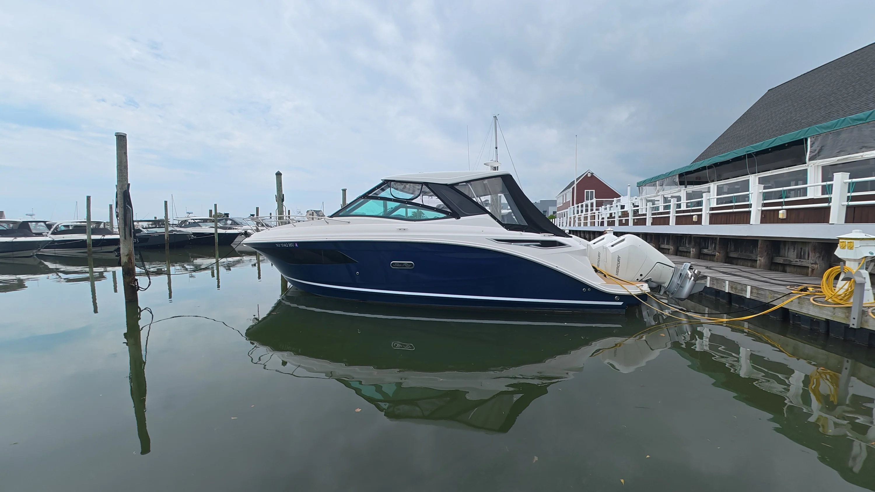 2025 Sea Ray Sundancer 320 Outboard Image Thumbnail #2