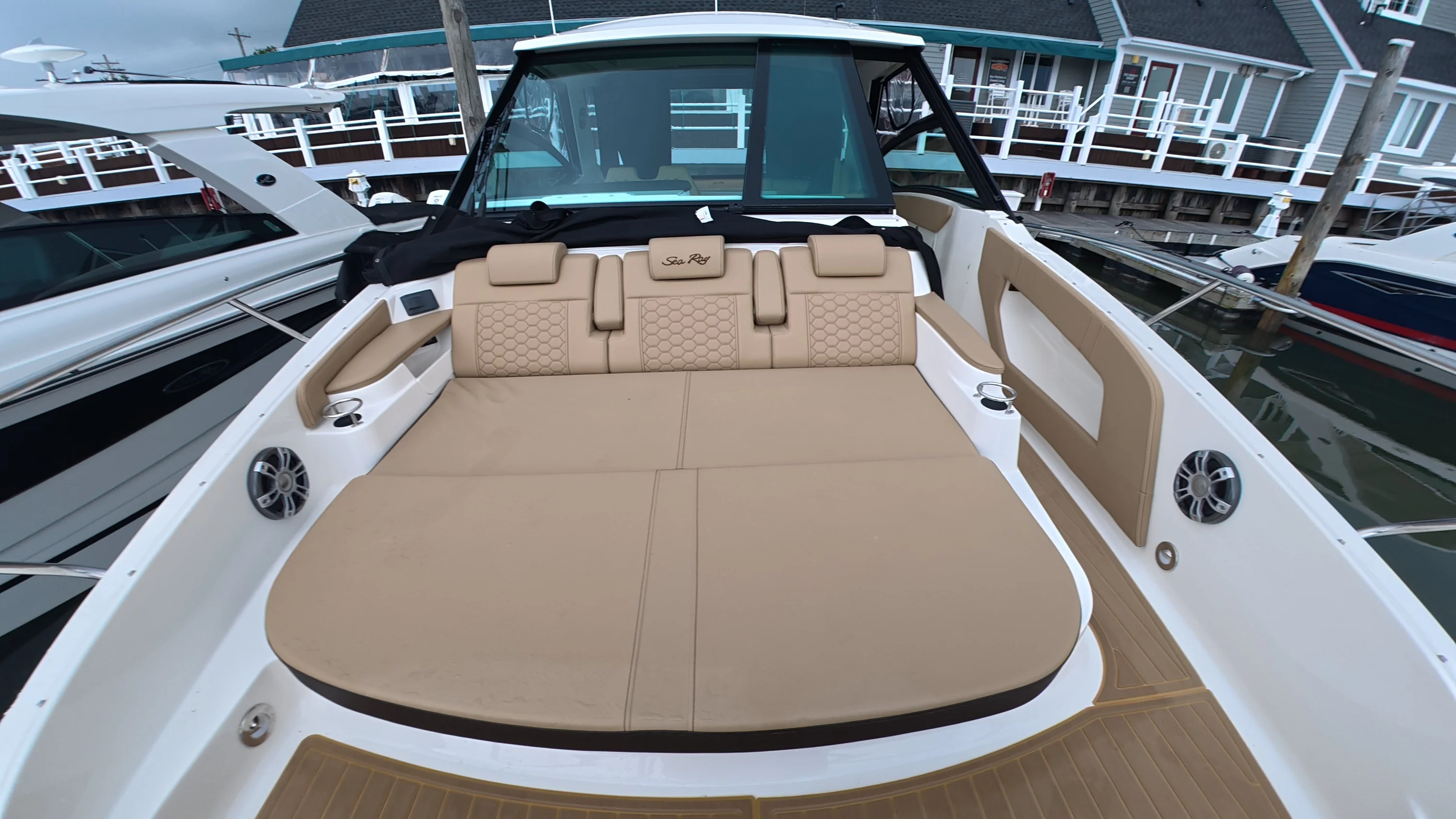 2025 Sea Ray Sundancer 320 Outboard Image Thumbnail #23