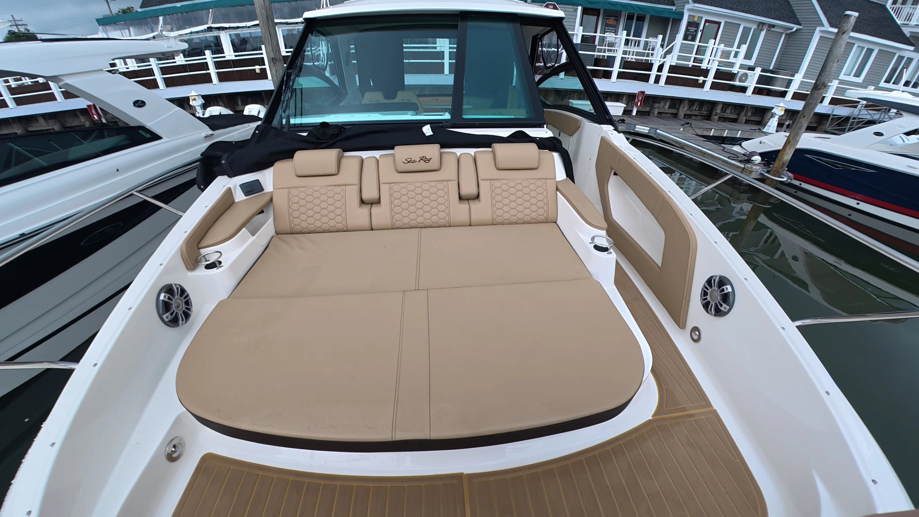 2025 Sea Ray Sundancer 320 Outboard Image Thumbnail #24