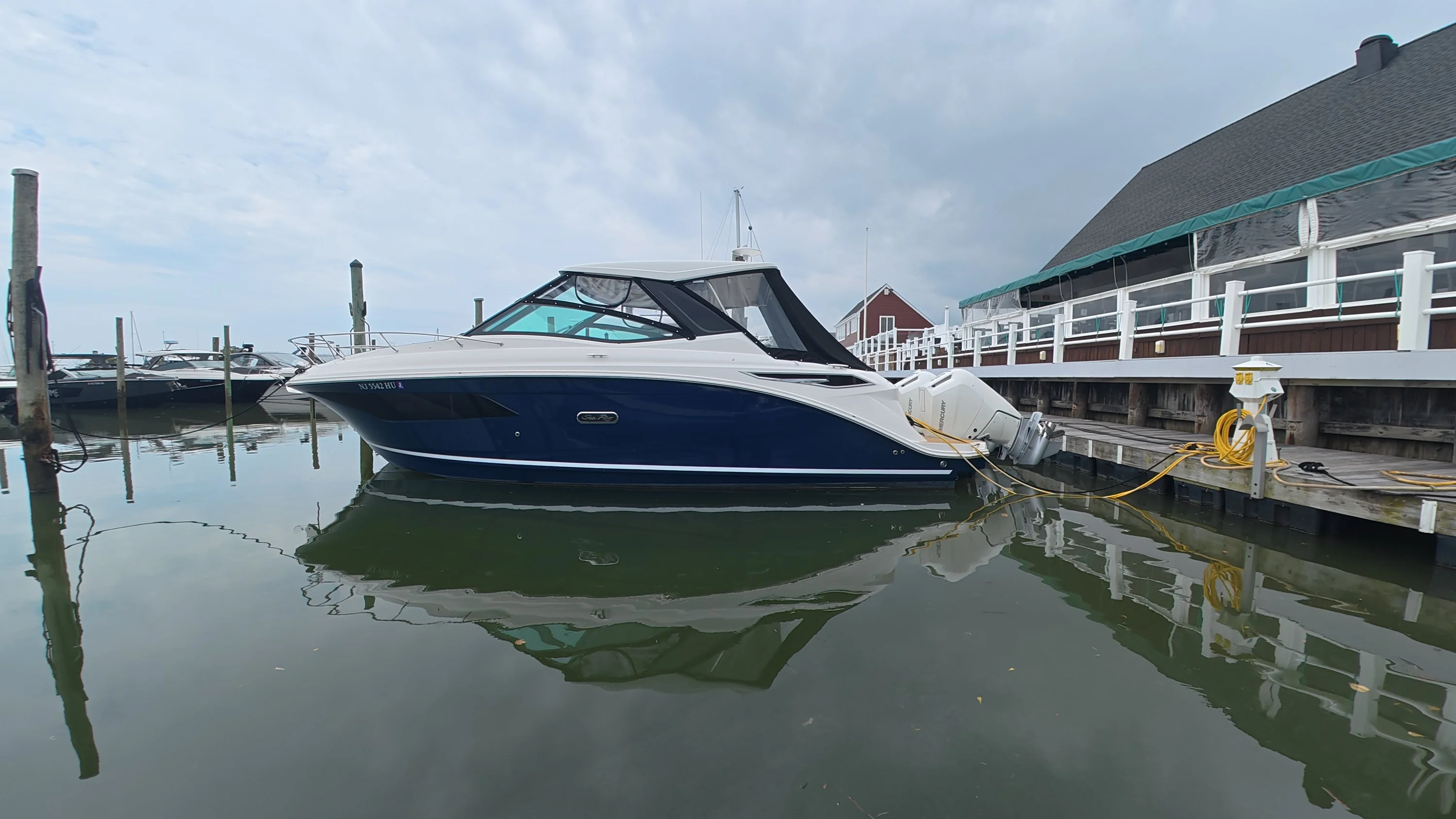 2025 Sea Ray Sundancer 320 Outboard Image Thumbnail #1
