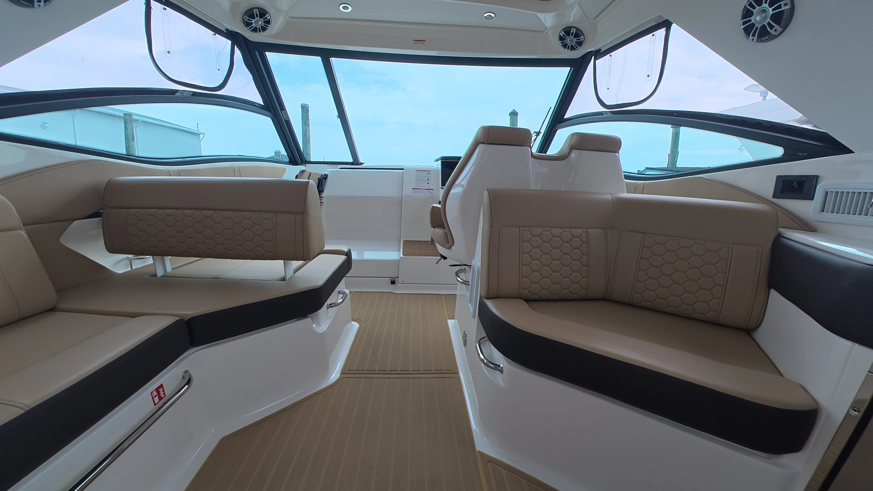 2025 Sea Ray Sundancer 320 Outboard Image Thumbnail #15