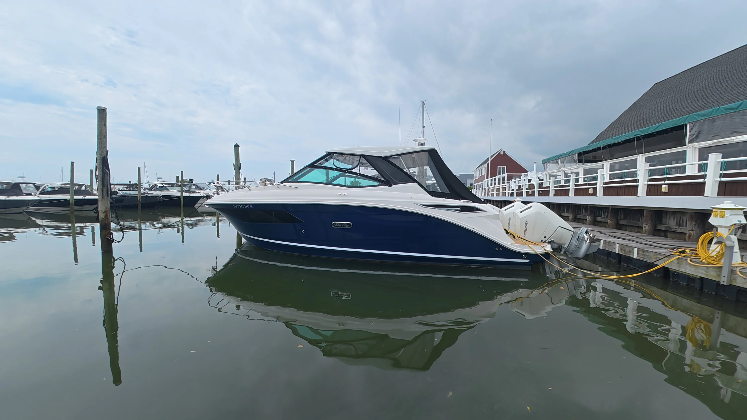 2025 Sea Ray Sundancer 320 Outboard Image Thumbnail #3