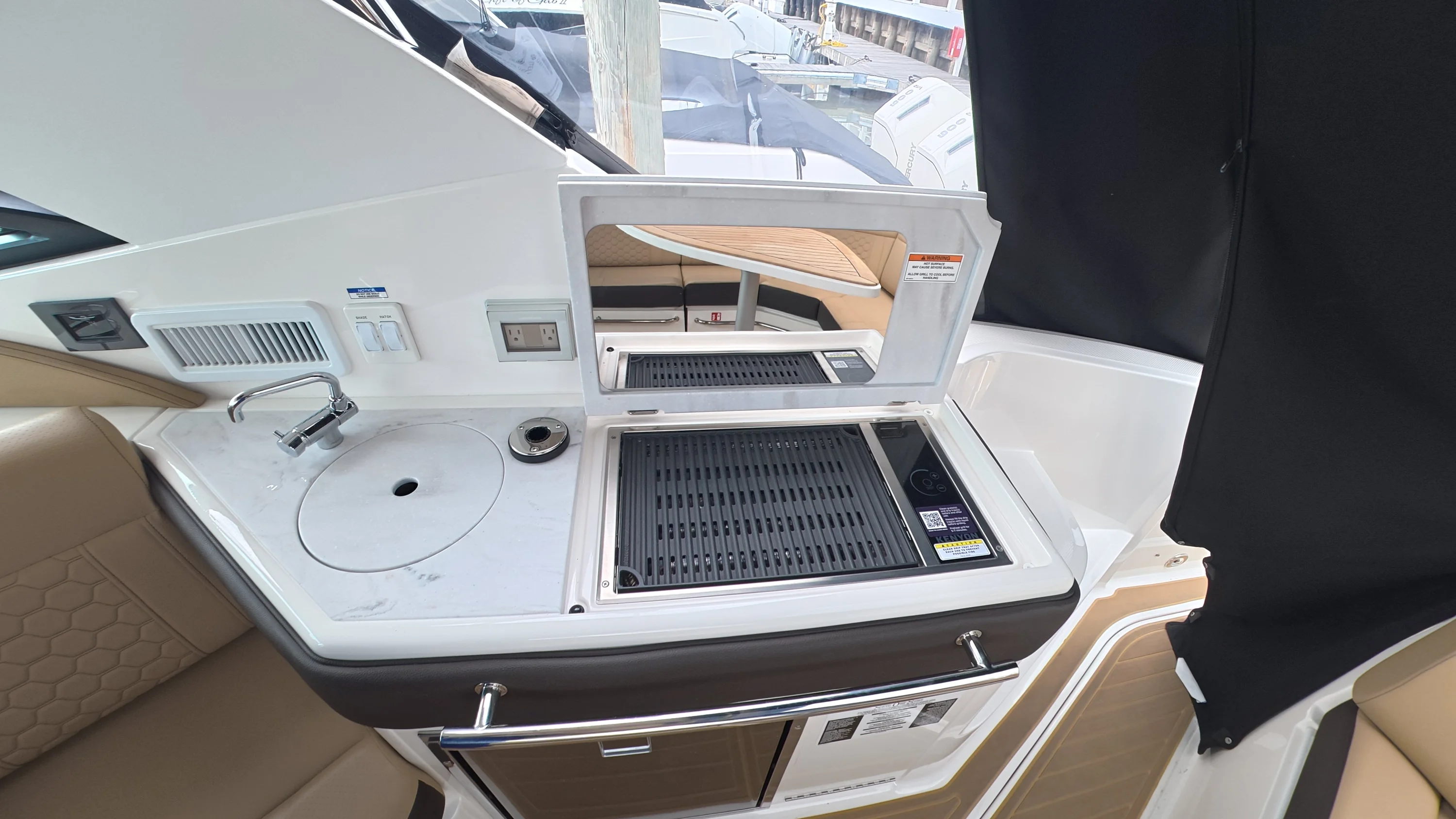 2025 Sea Ray Sundancer 320 Outboard Image Thumbnail #13