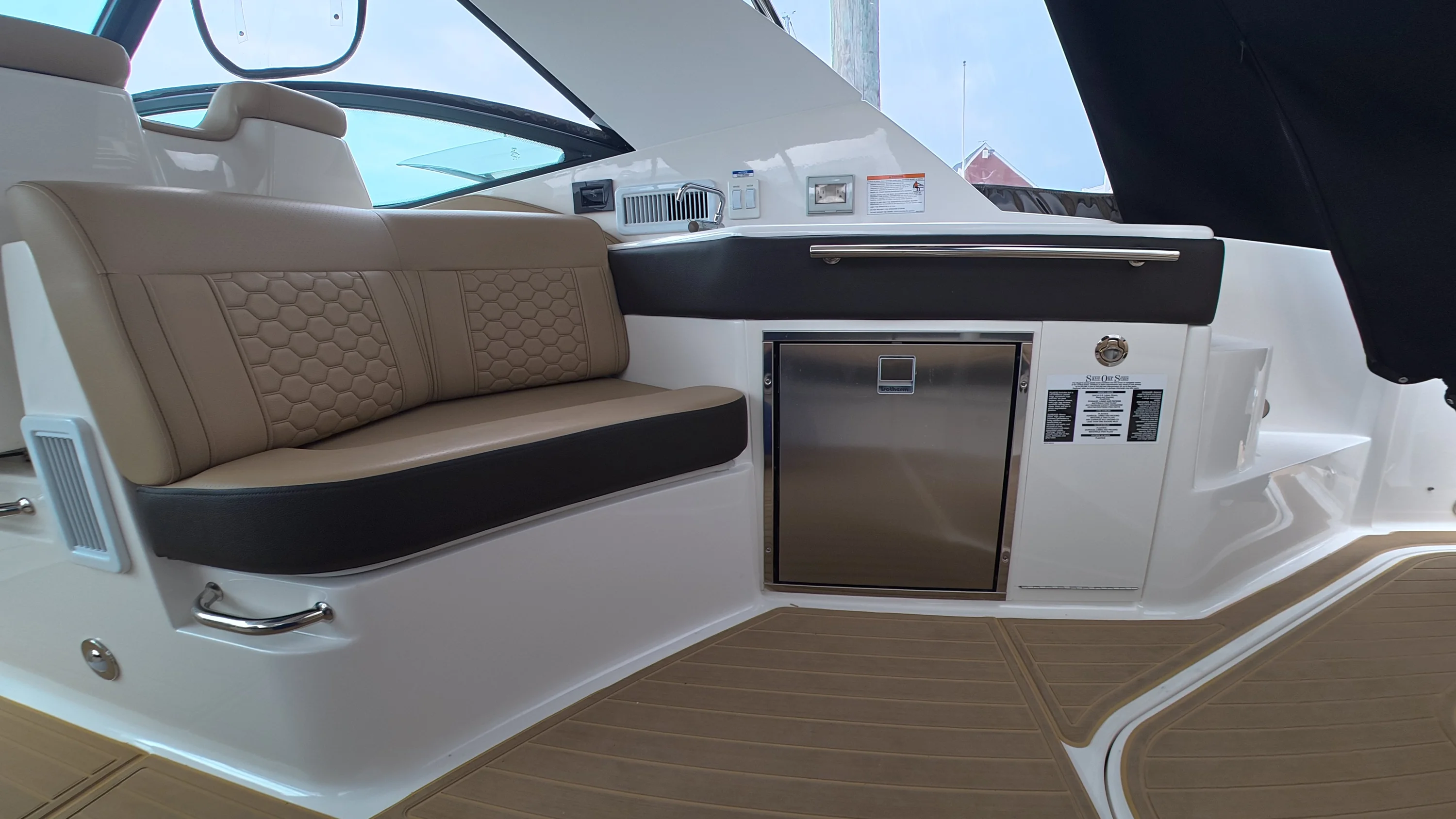 2025 Sea Ray Sundancer 320 Outboard Image Thumbnail #11