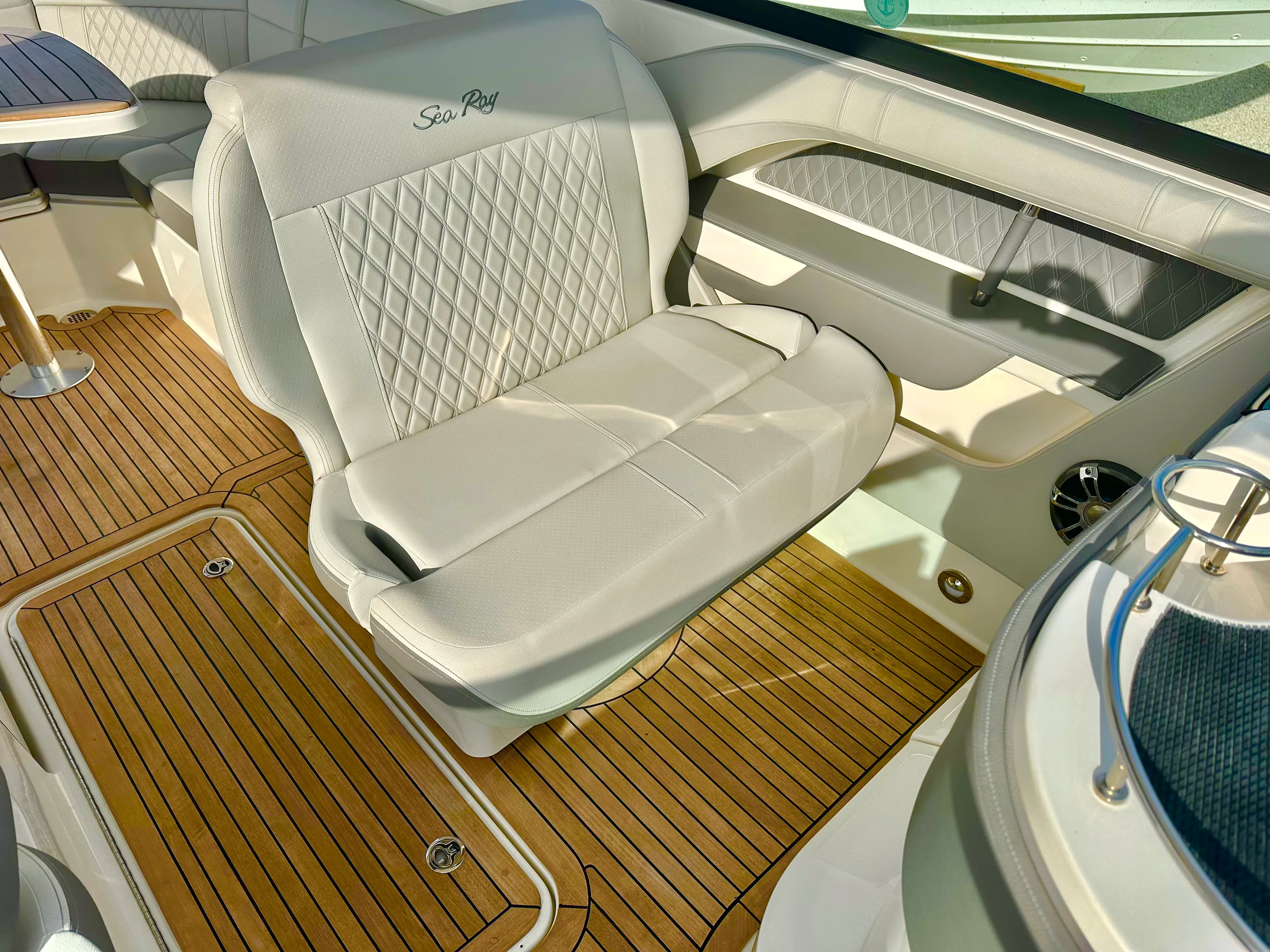 2022 Sea Ray 310 SLX OB Image Thumbnail #31