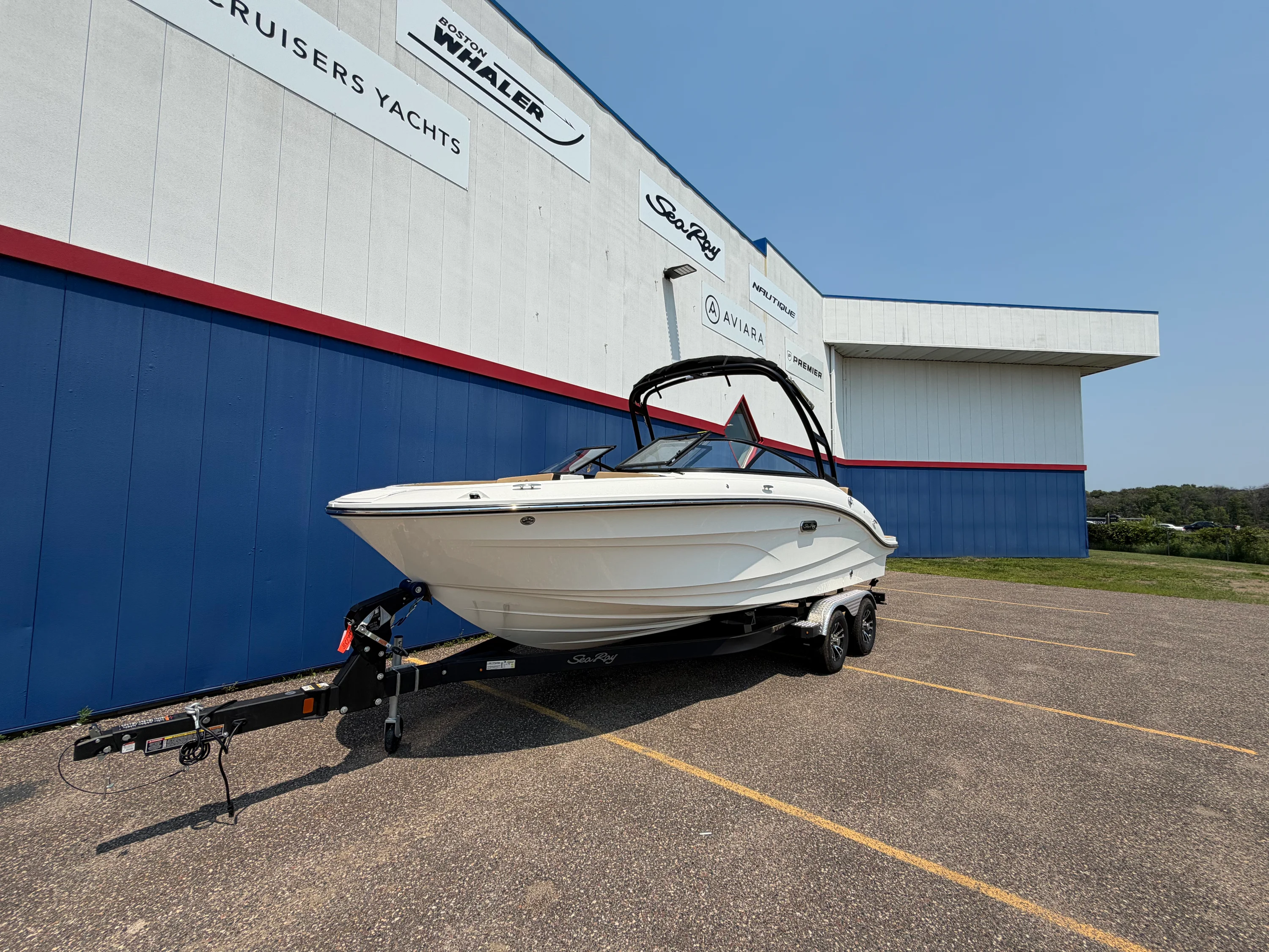 2026 Sea Ray SPX 210 Image Thumbnail #3