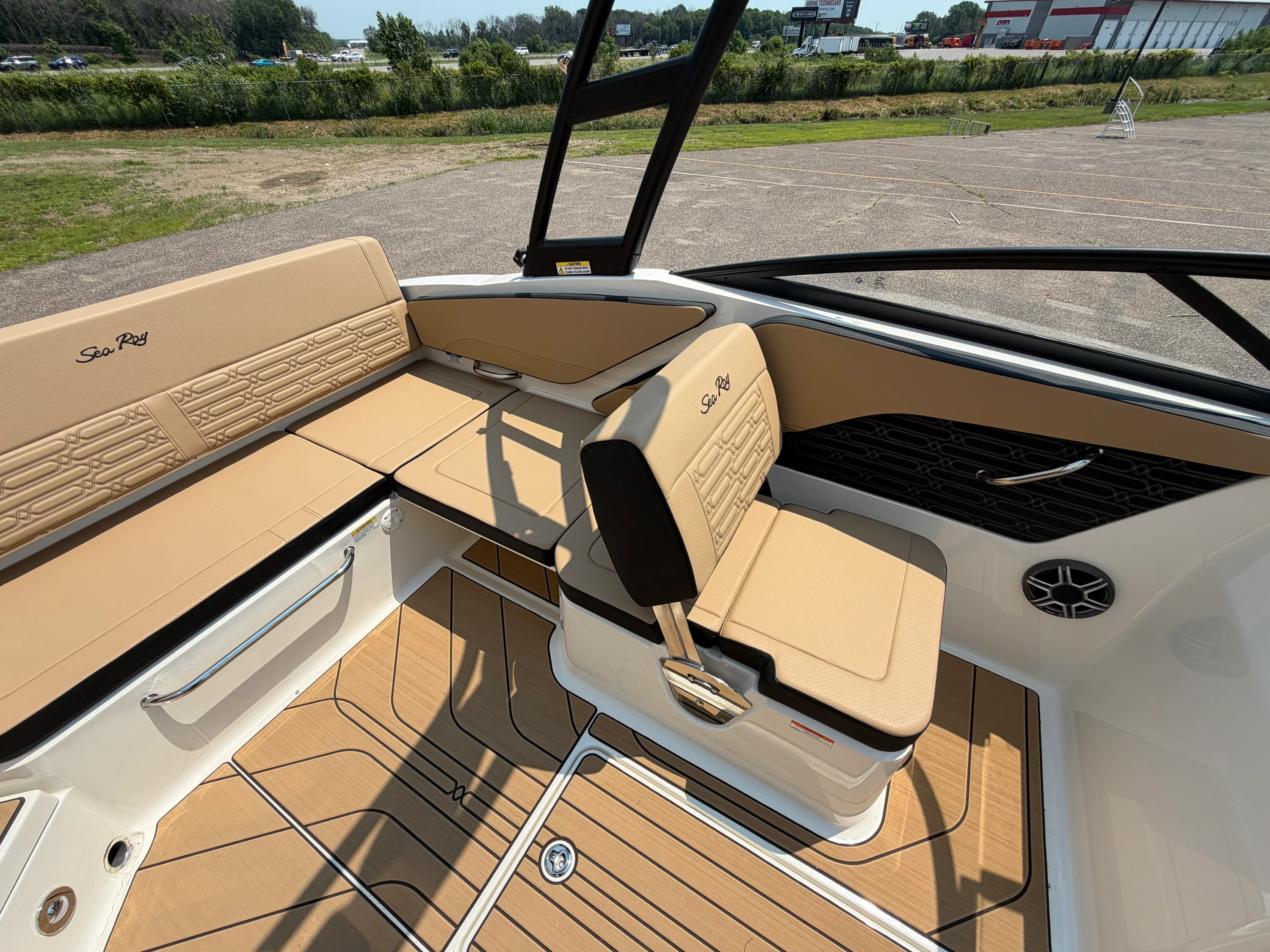 2026 Sea Ray SPX 210 Image Thumbnail #16