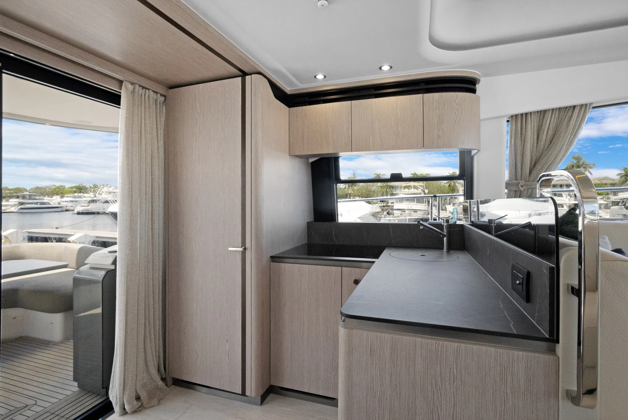 2025 Azimut FLY 53 Image Thumbnail #17