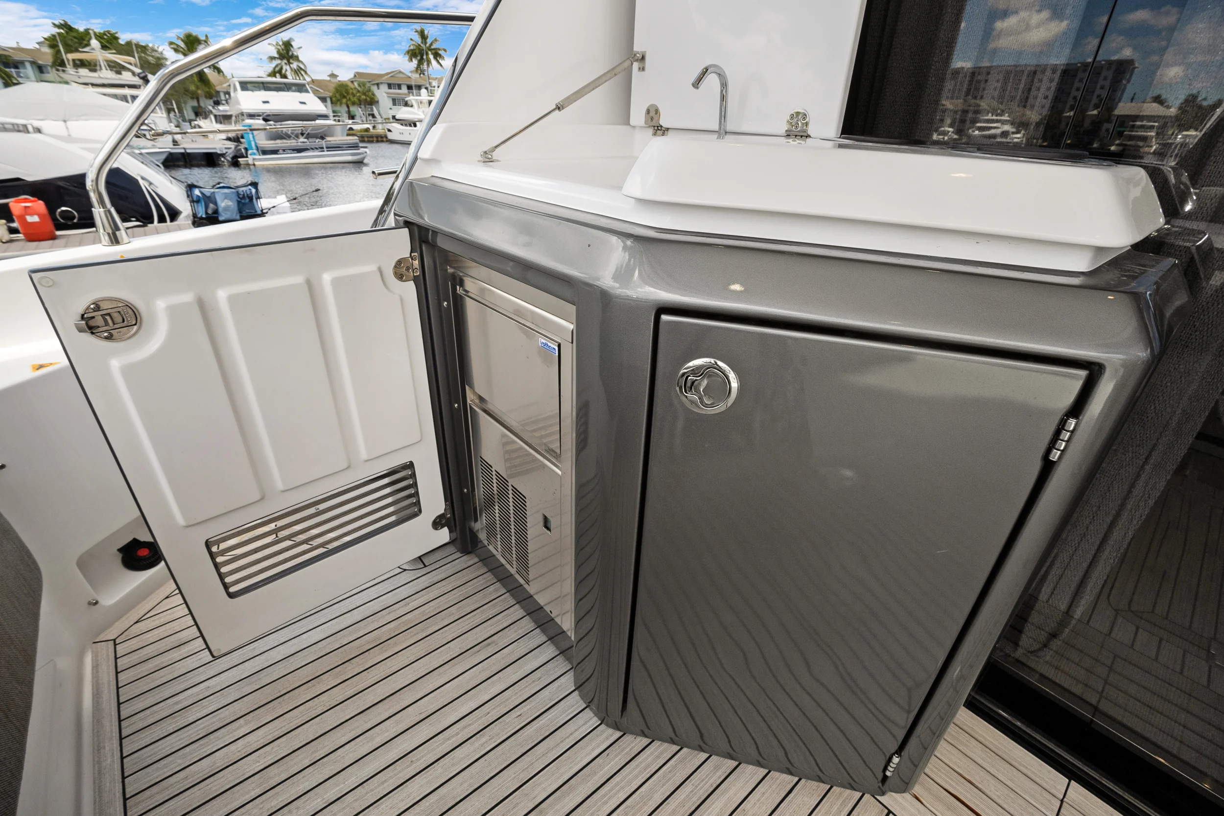 2025 Azimut FLY 53 Image Thumbnail #12