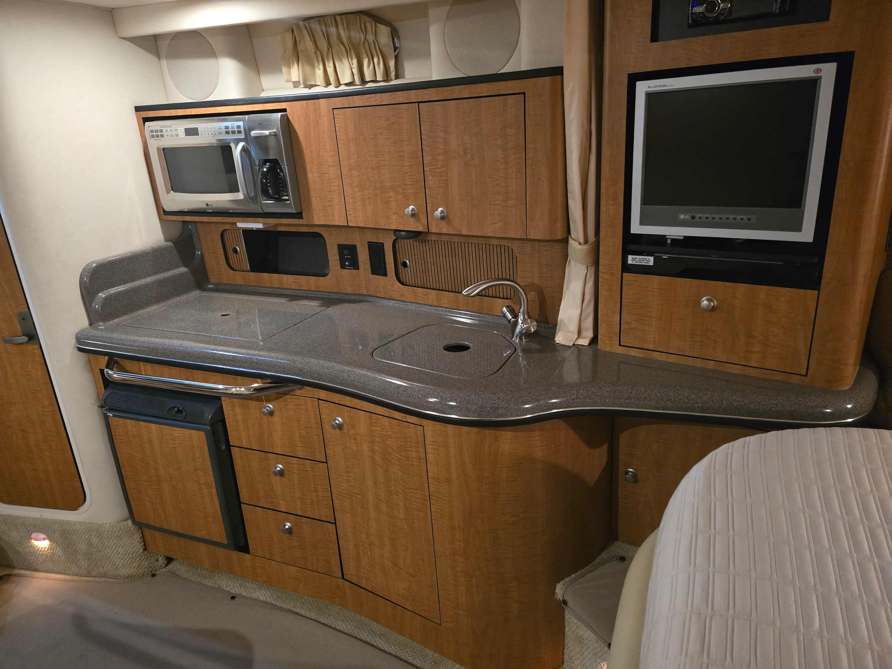 2006 Sea Ray 320 Sundancer Image Thumbnail #17