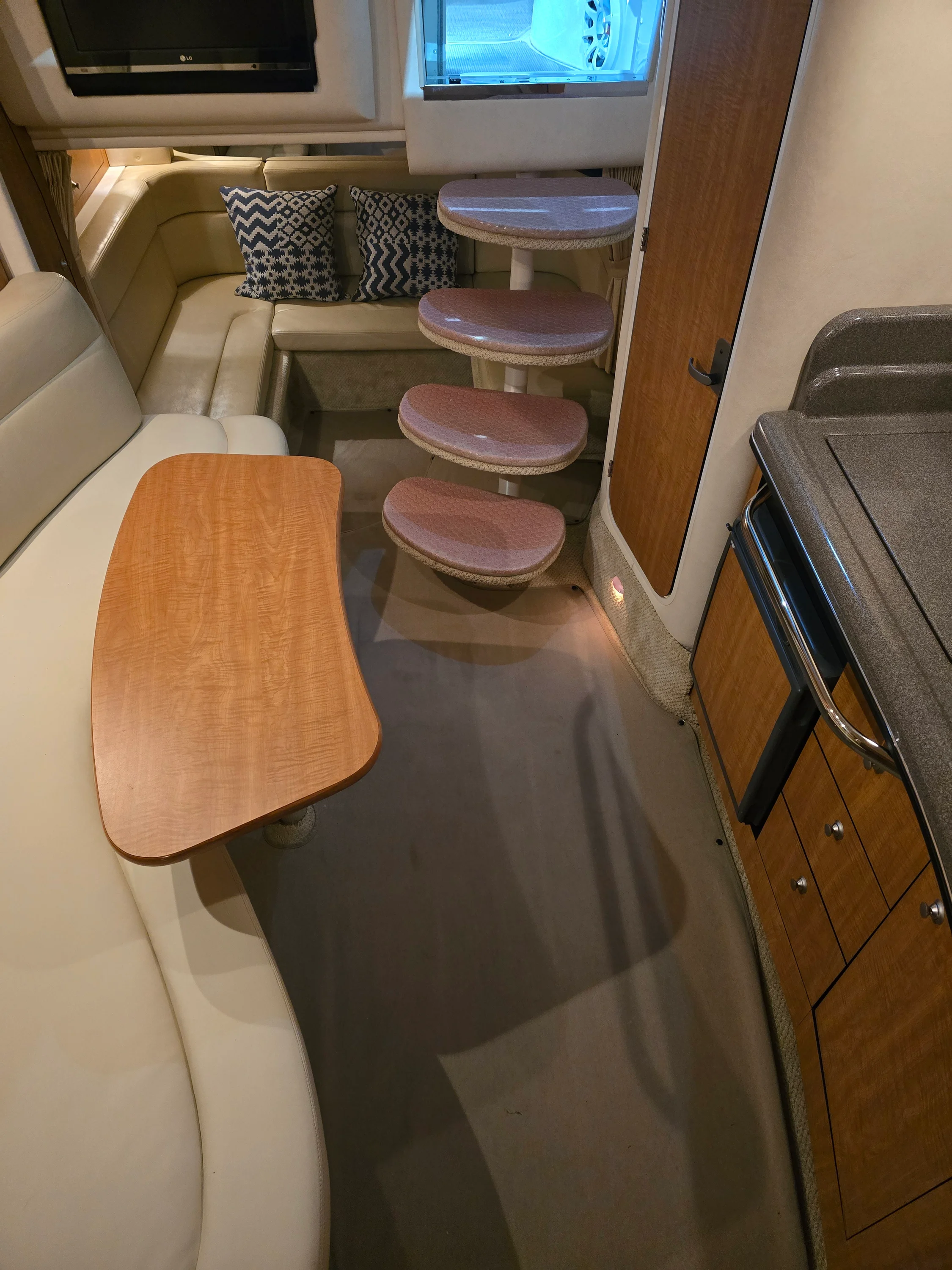 2006 Sea Ray 320 Sundancer Image Thumbnail #18