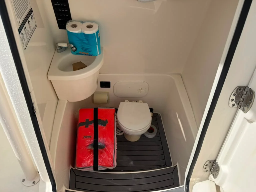 2018 Cobia 261 CENTER CONSOLE Image Thumbnail #13