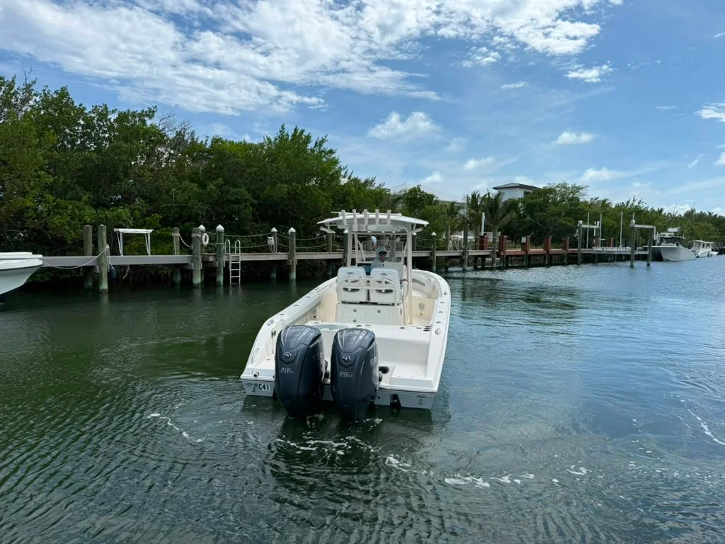 2018 Cobia 261 CENTER CONSOLE Image Thumbnail #7