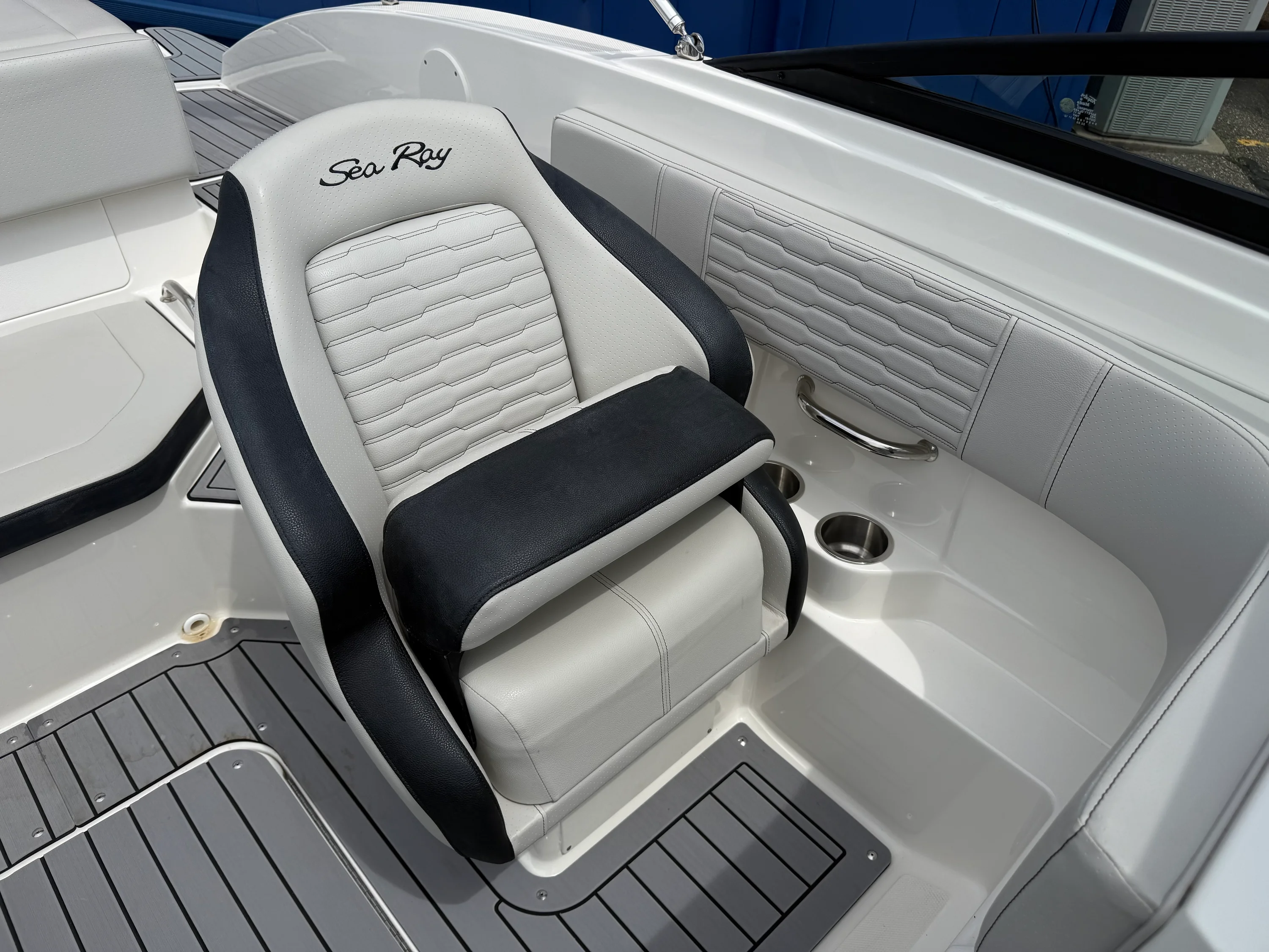2021 Sea Ray SPX 190 Image Thumbnail #16