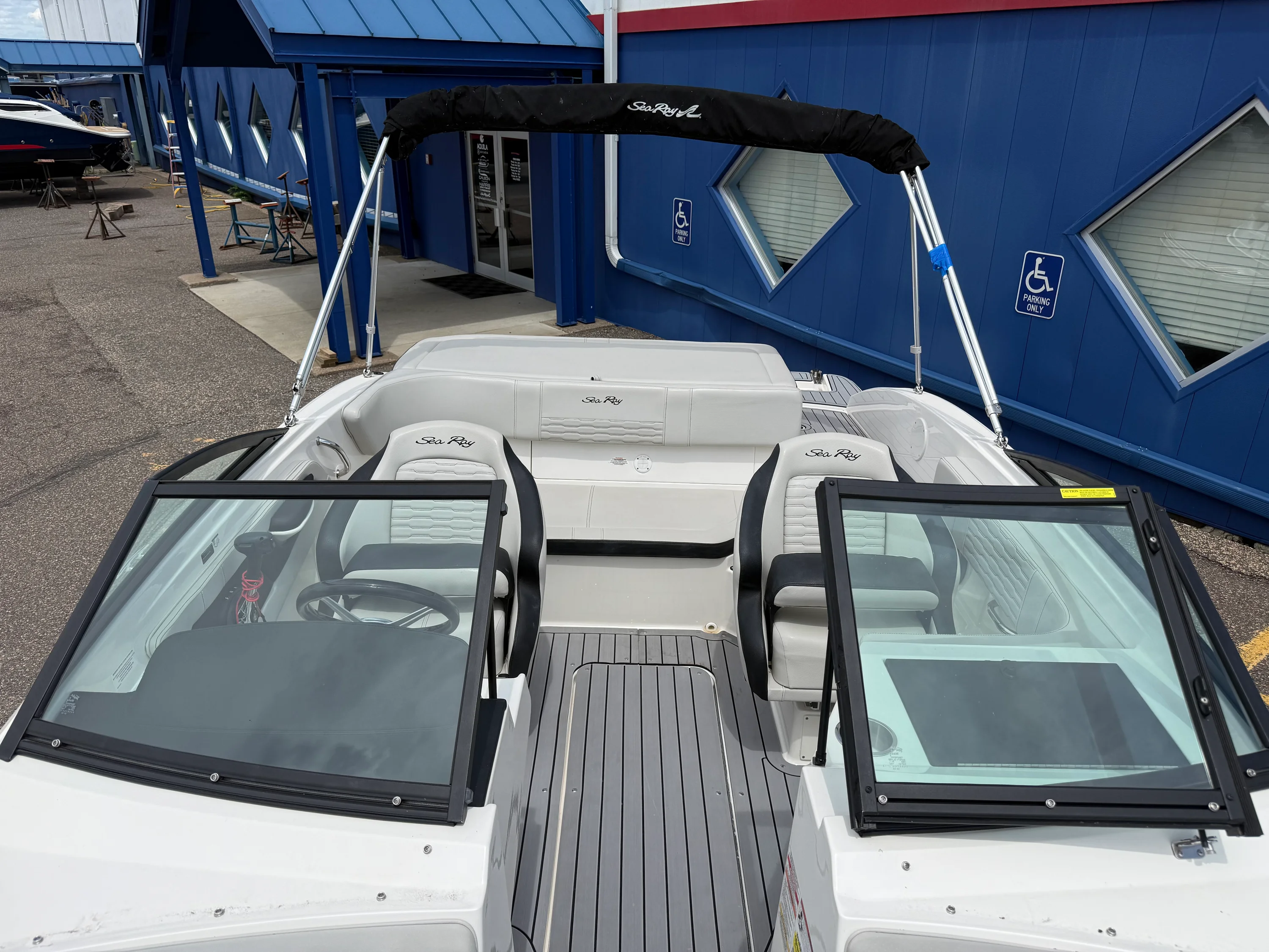 2021 Sea Ray SPX 190 Image Thumbnail #8