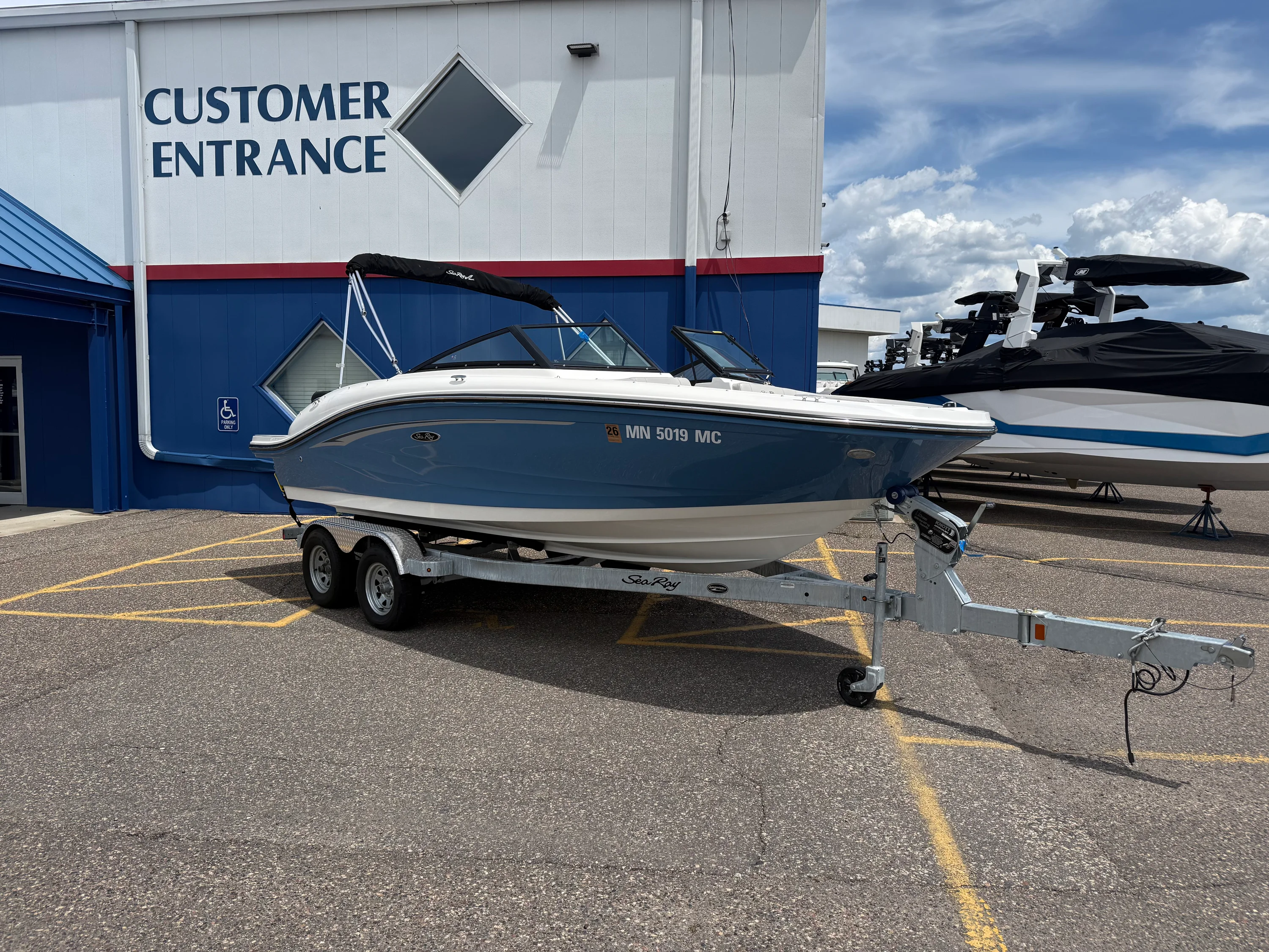 2021 Sea Ray SPX 190 Image Thumbnail #3