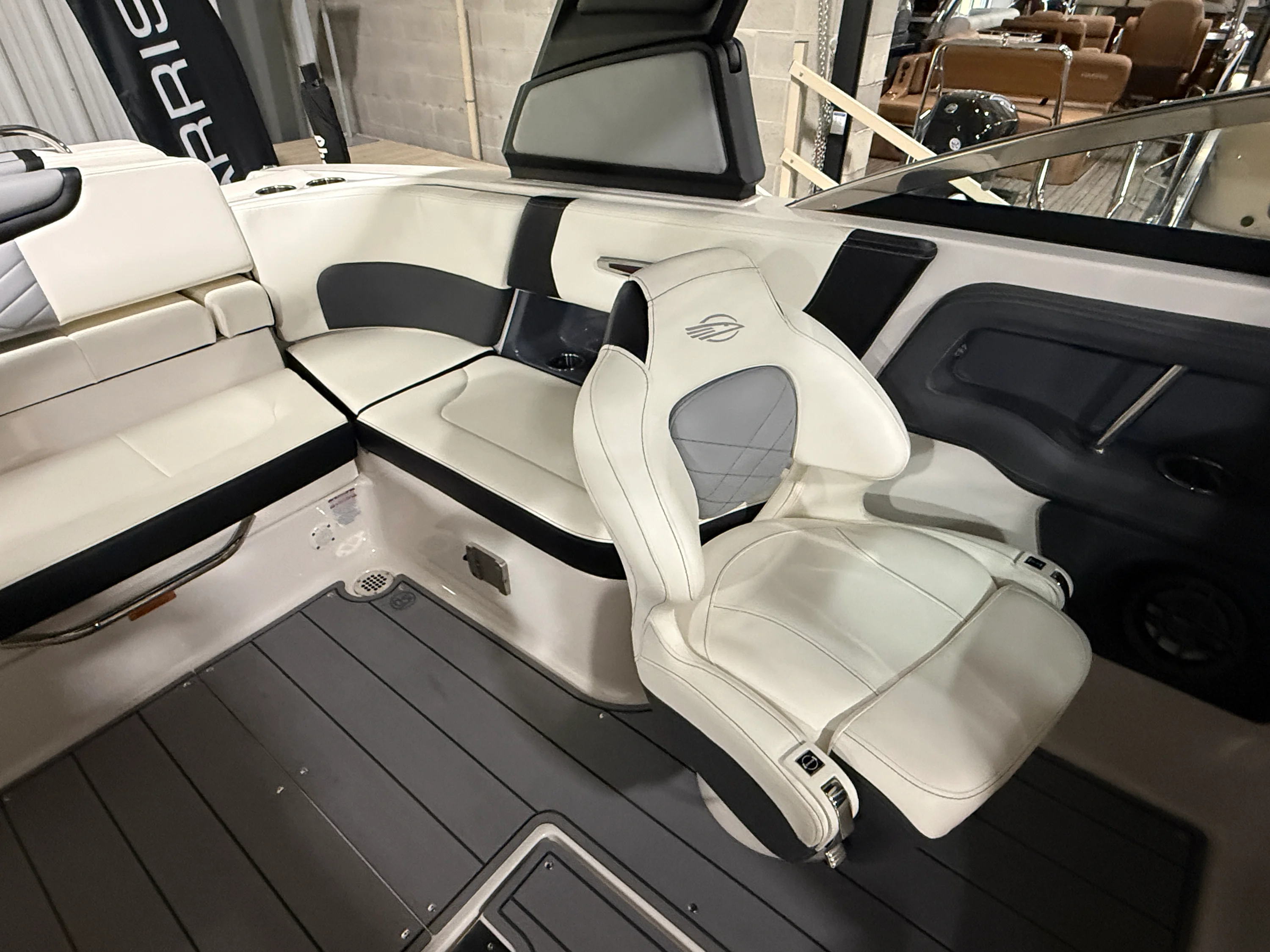 2023 Chaparral 267 SS Image Thumbnail #7