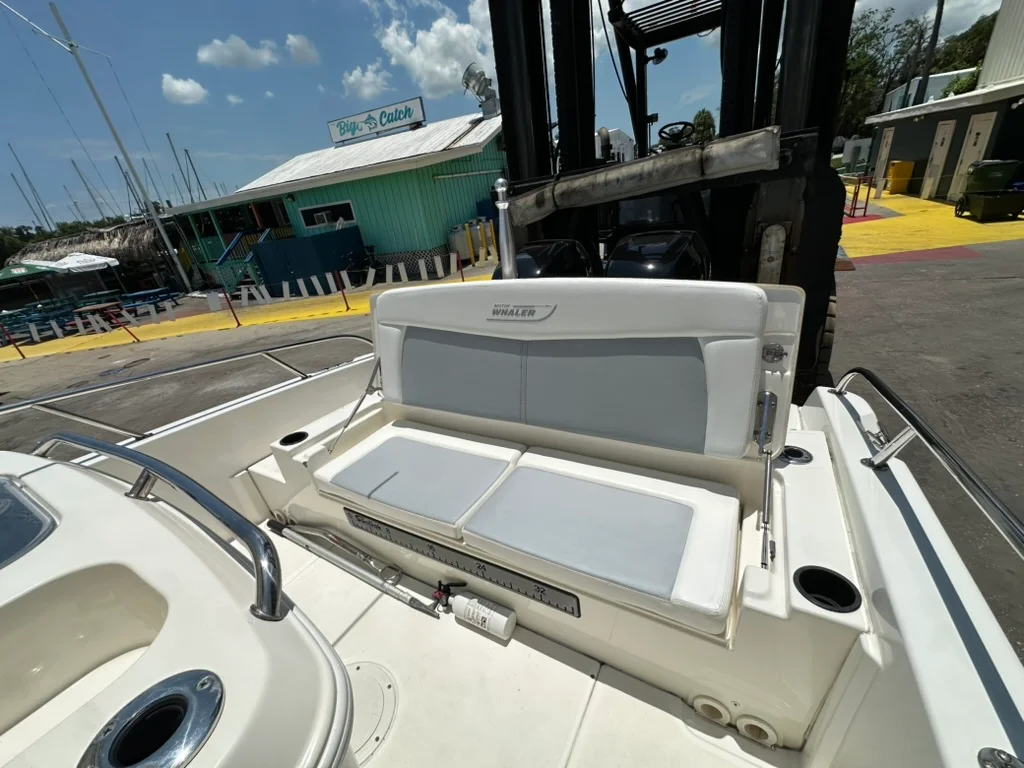 2015 Boston Whaler DAUNTLESS 270 Image Thumbnail #20