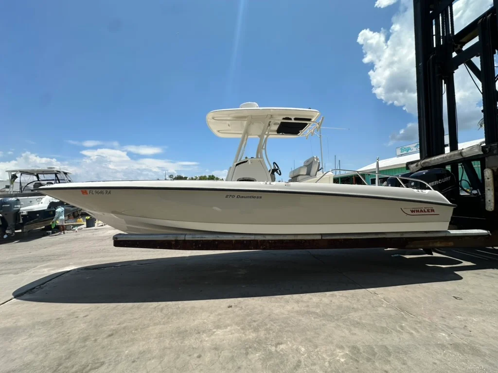 2015 Boston Whaler DAUNTLESS 270 Image Thumbnail #3
