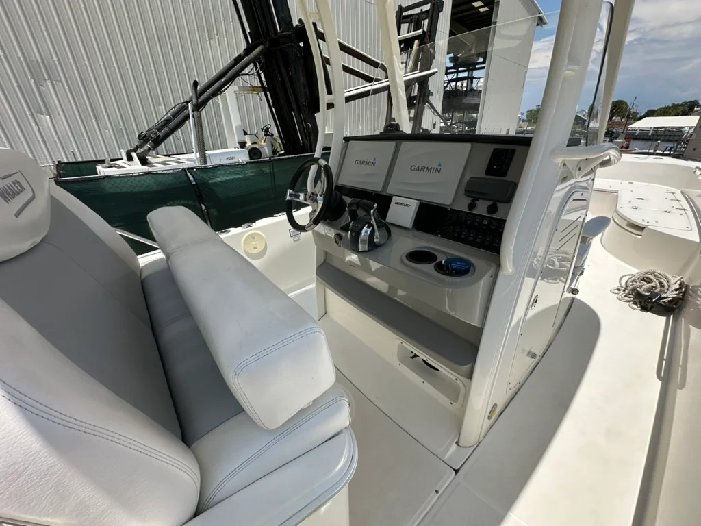 2015 Boston Whaler DAUNTLESS 270 Image Thumbnail #7