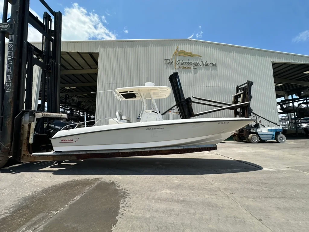 2015 Boston Whaler DAUNTLESS 270 Image Thumbnail #0