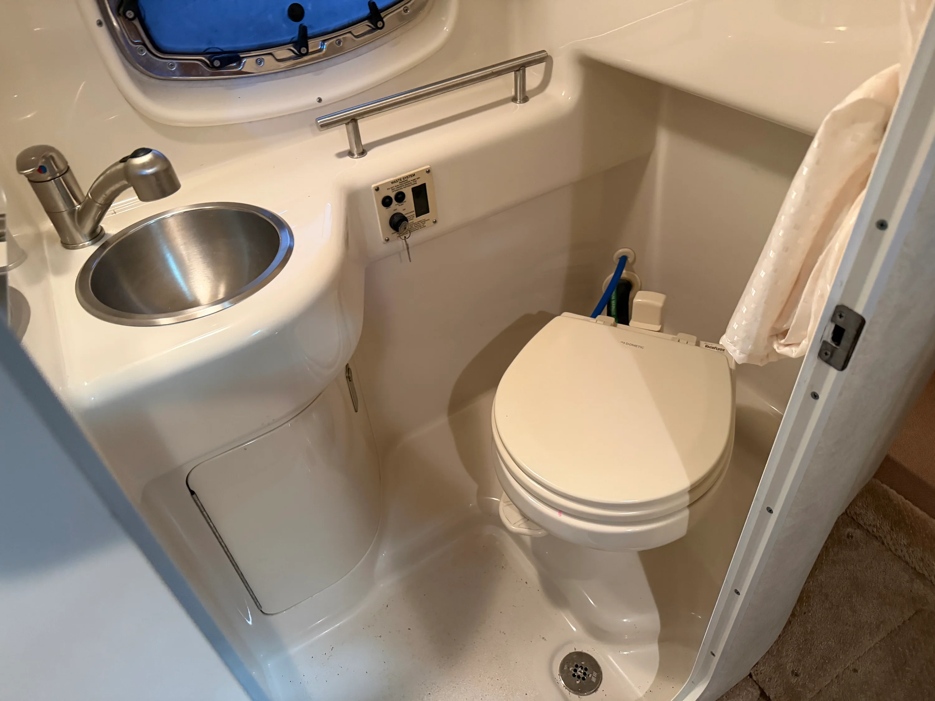2012 Sea Ray 260 SUNDANCER Image Thumbnail #20
