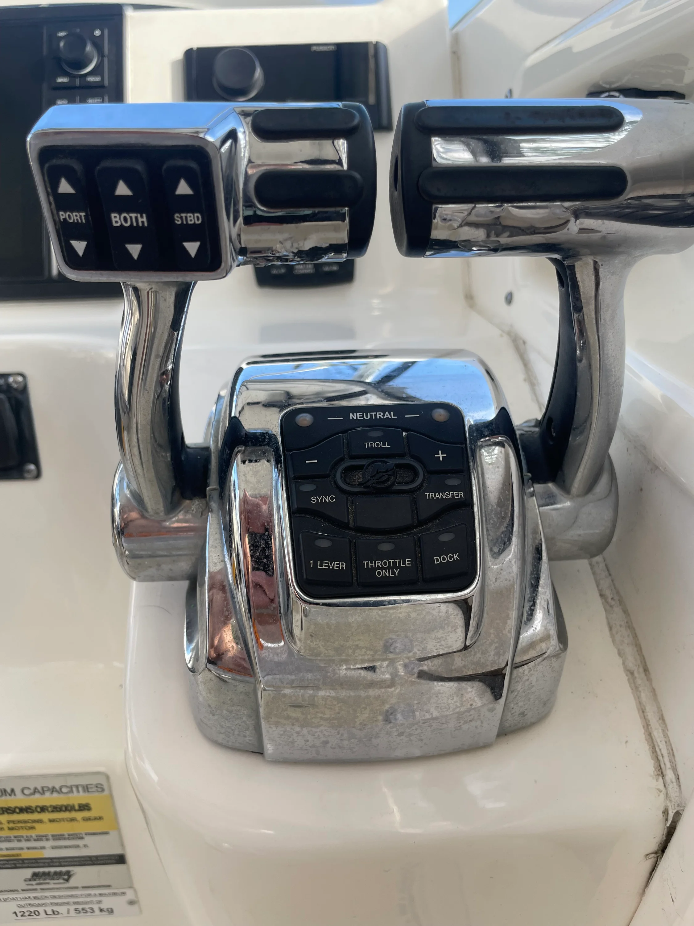2009 Boston Whaler 255 CONQUEST Image Thumbnail #16