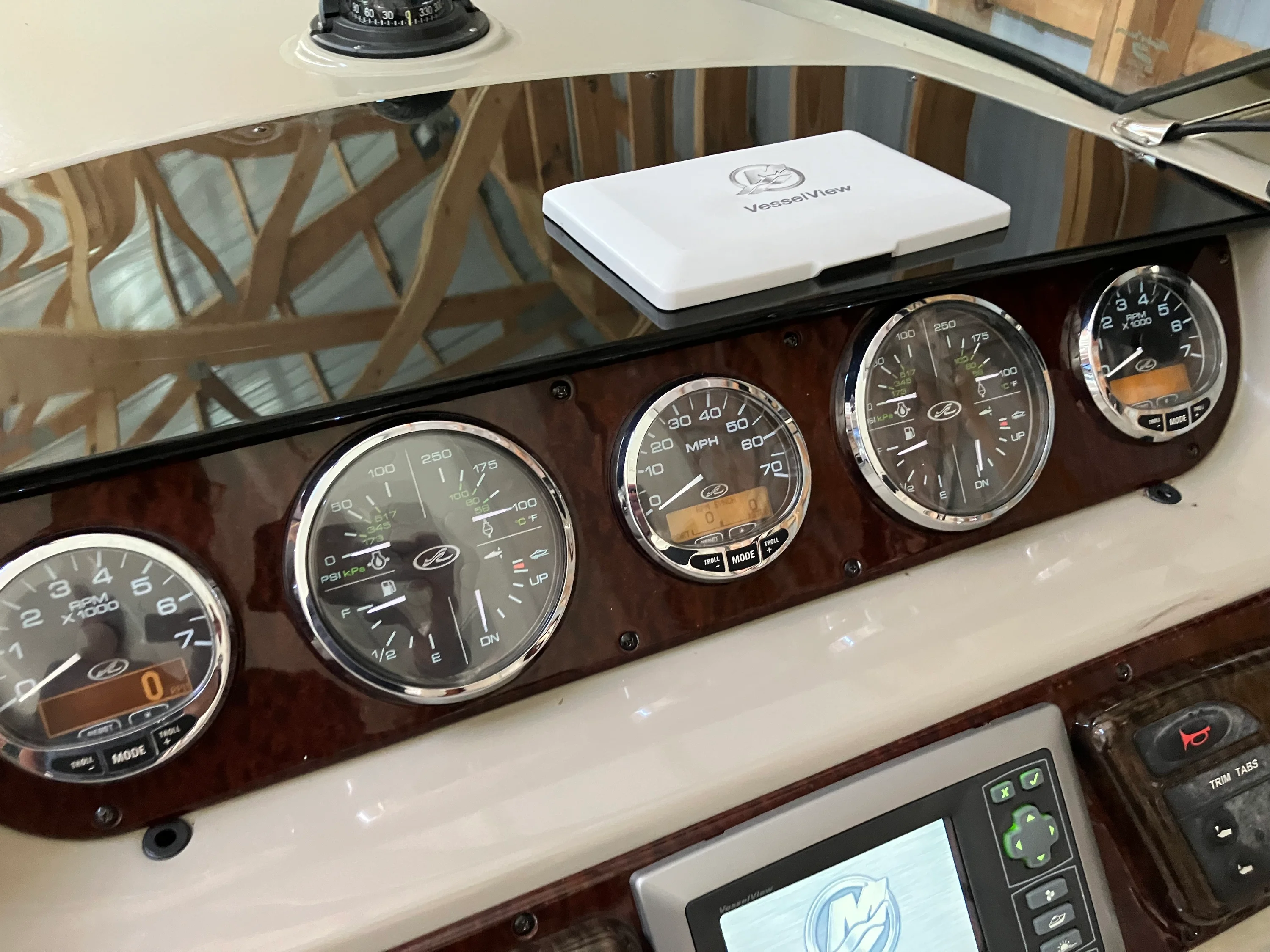 2011 Sea Ray 370 SUNDANCER Image Thumbnail #25