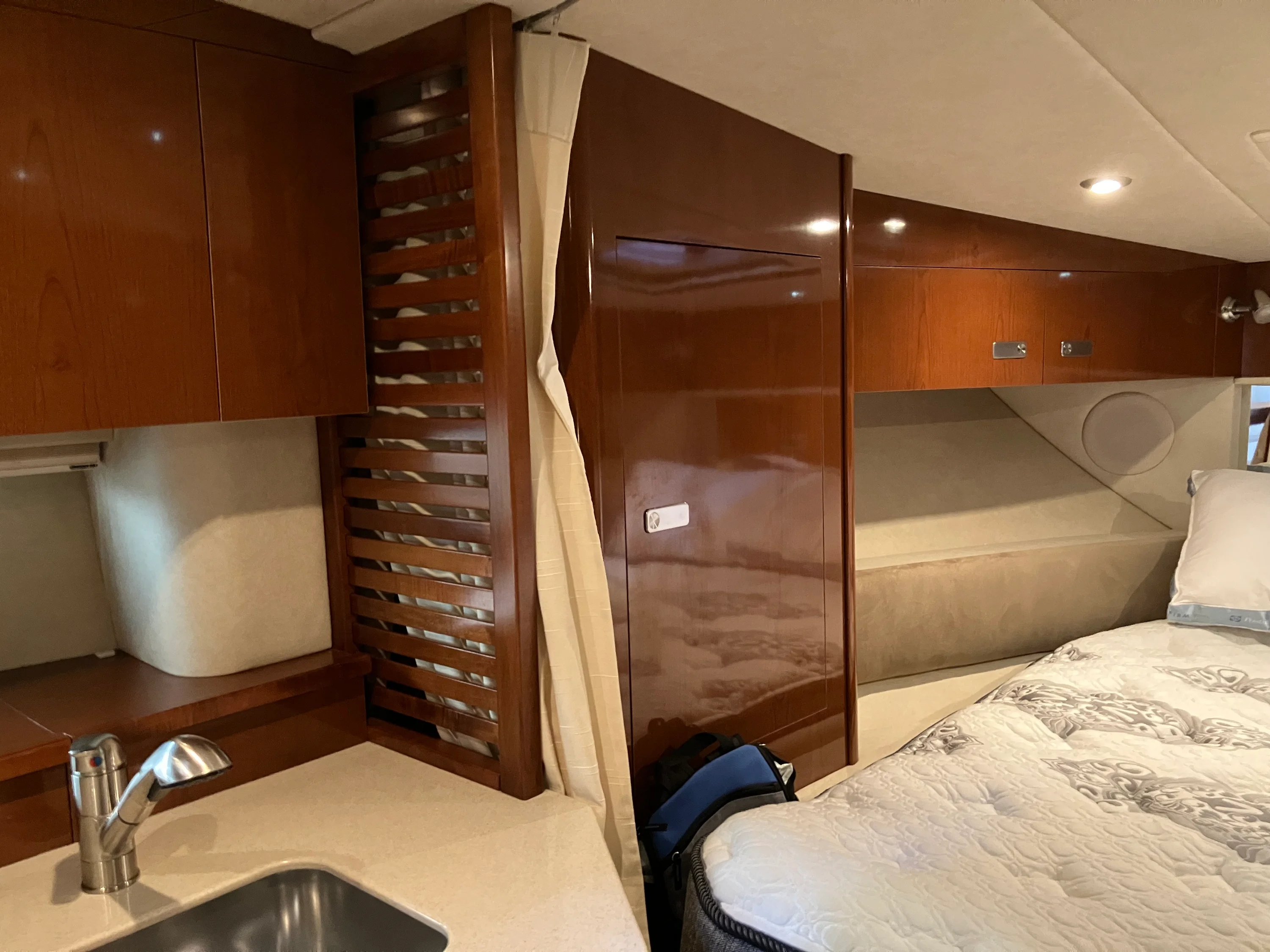 2011 Sea Ray 370 SUNDANCER Image Thumbnail #40