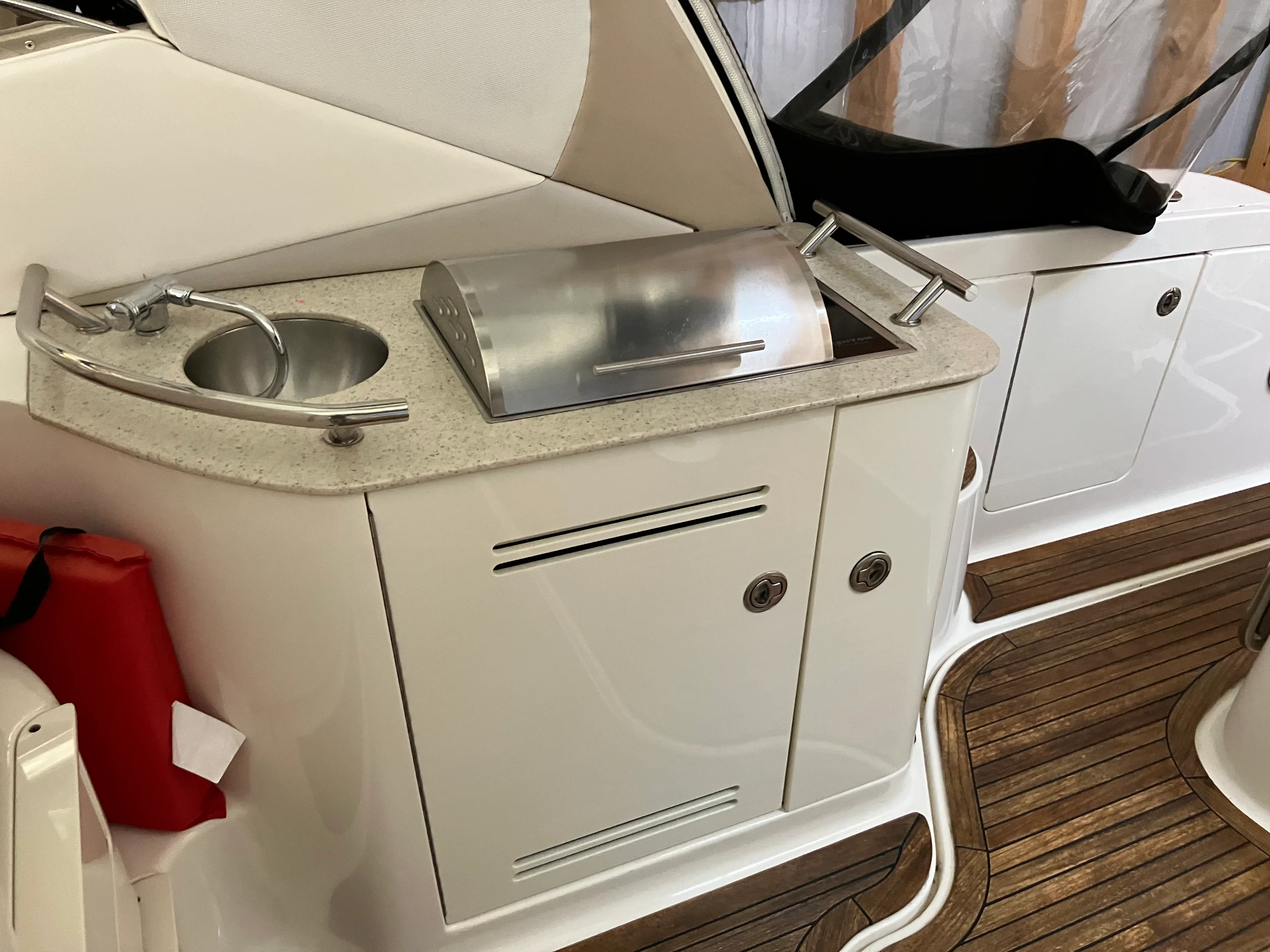 2011 Sea Ray 370 SUNDANCER Image Thumbnail #17