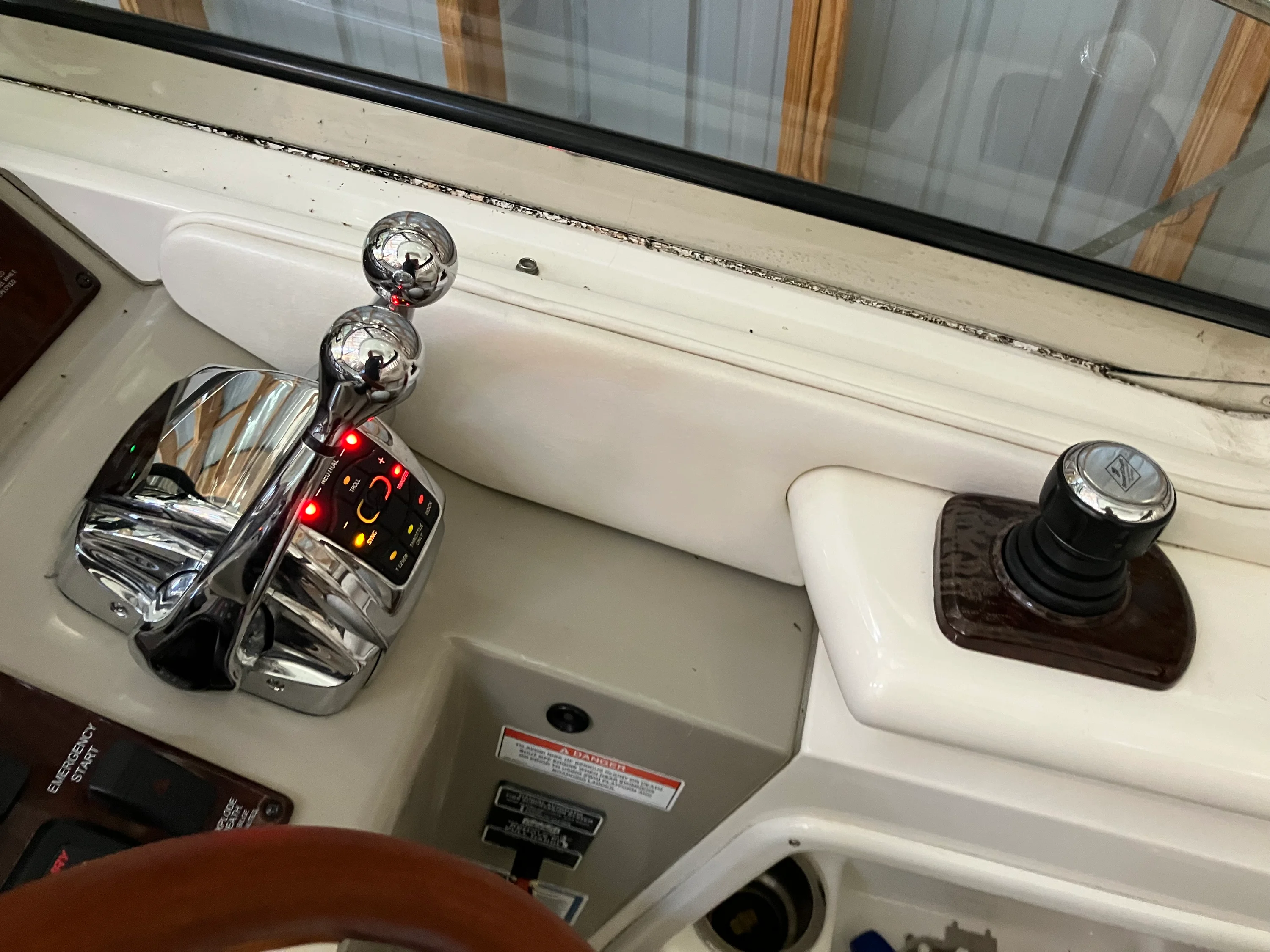 2011 Sea Ray 370 SUNDANCER Image Thumbnail #24