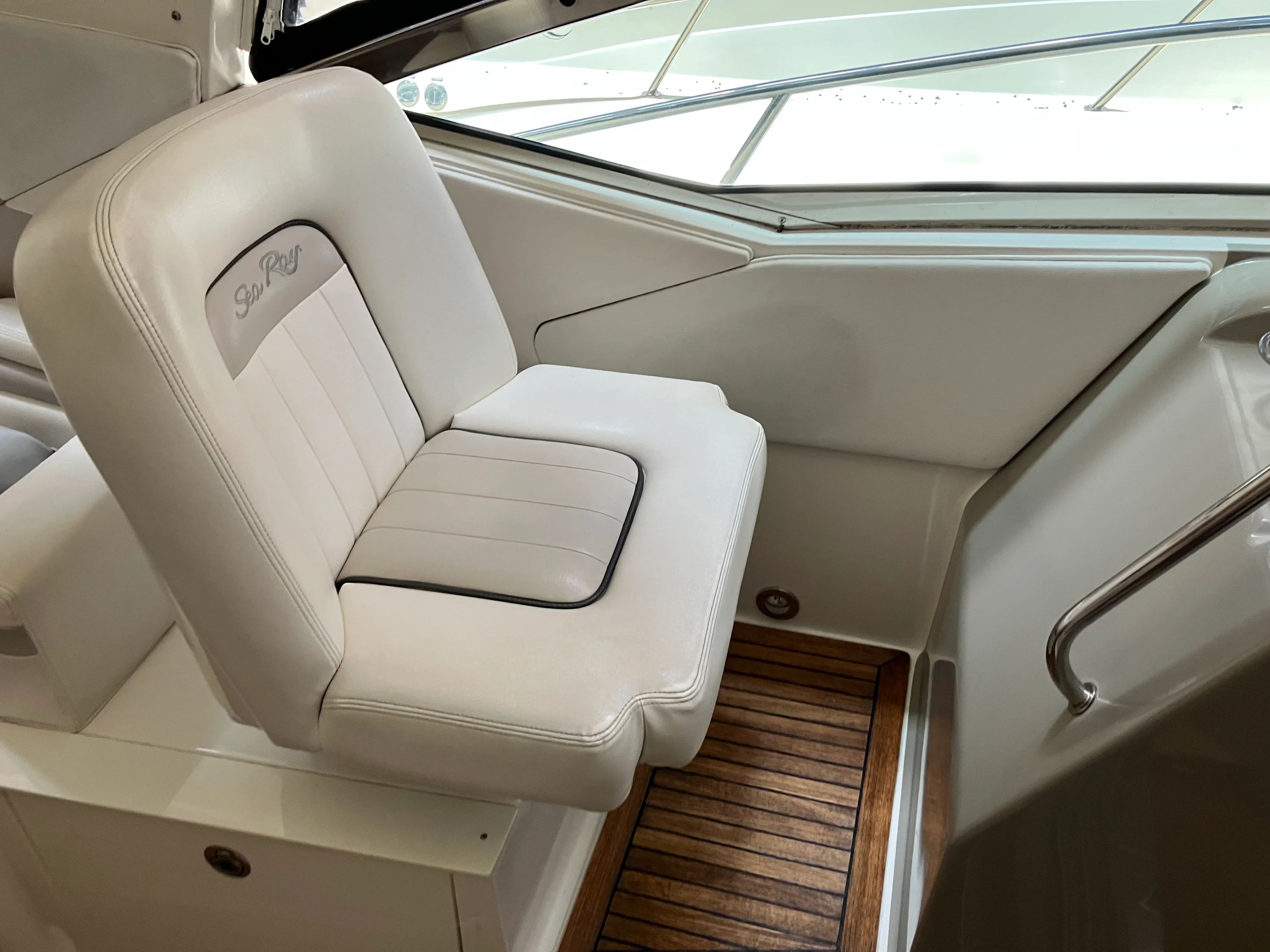 2011 Sea Ray 370 SUNDANCER Image Thumbnail #19