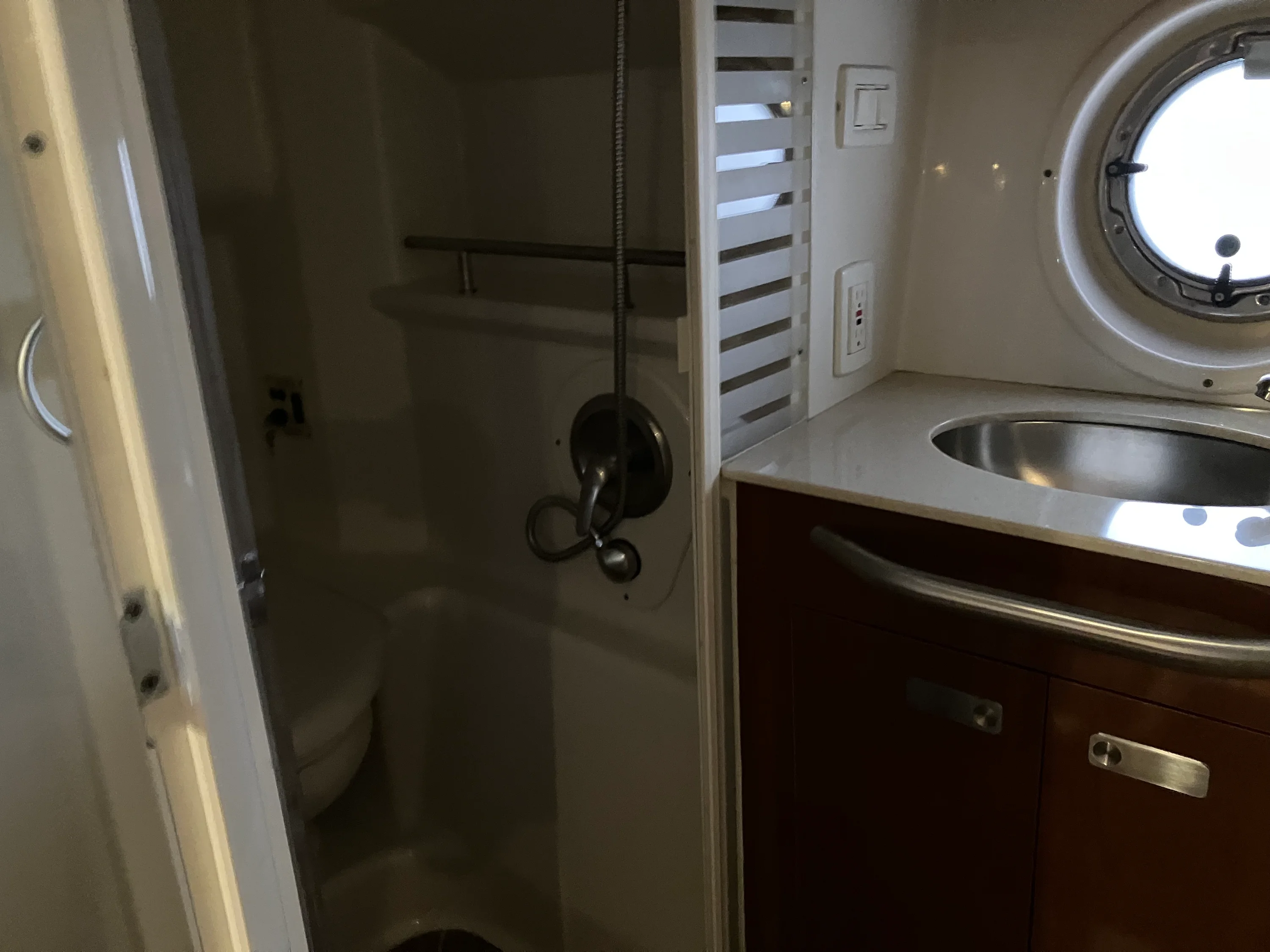 2011 Sea Ray 370 SUNDANCER Image Thumbnail #31