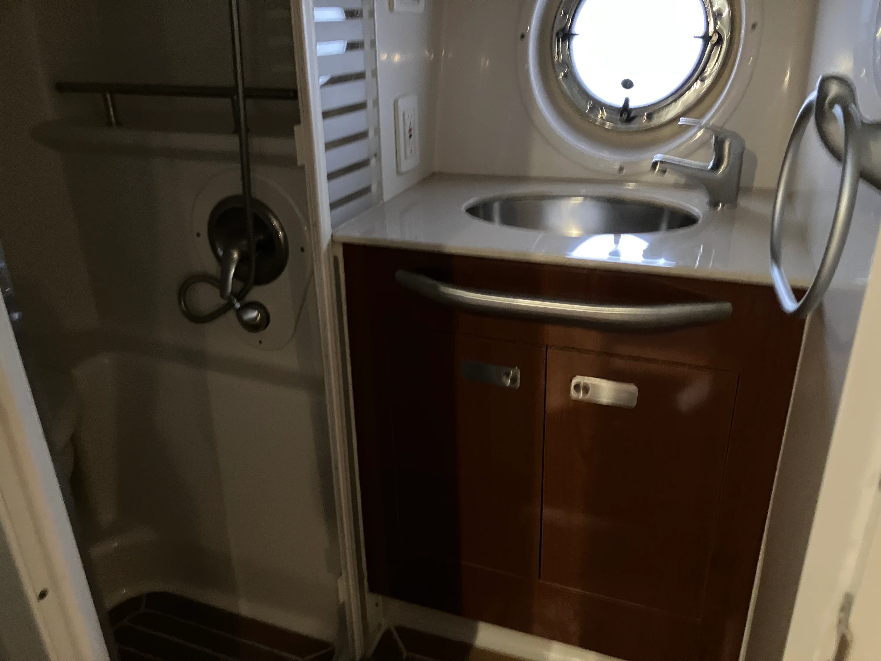 2011 Sea Ray 370 SUNDANCER Image Thumbnail #32