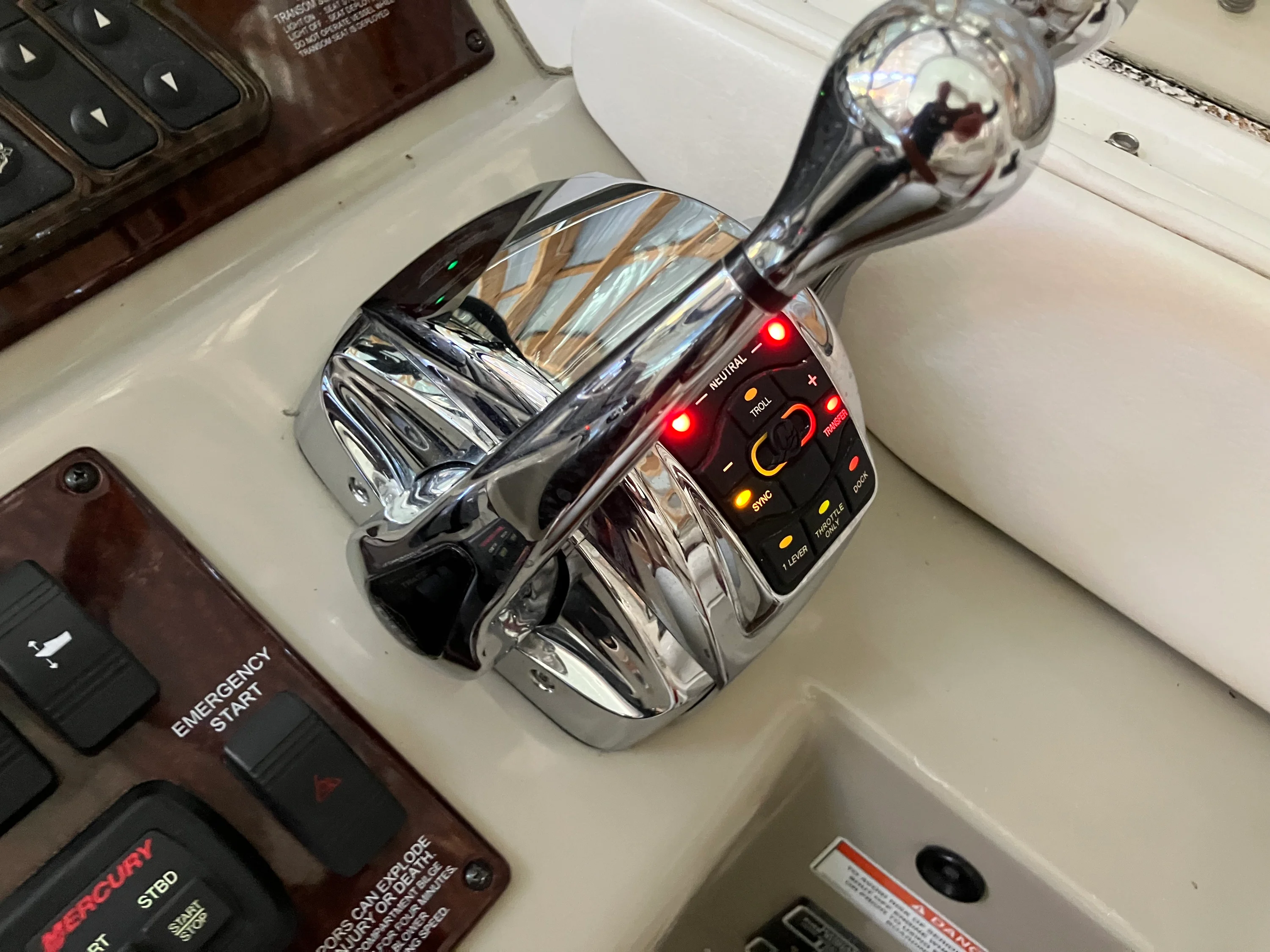 2011 Sea Ray 370 SUNDANCER Image Thumbnail #23