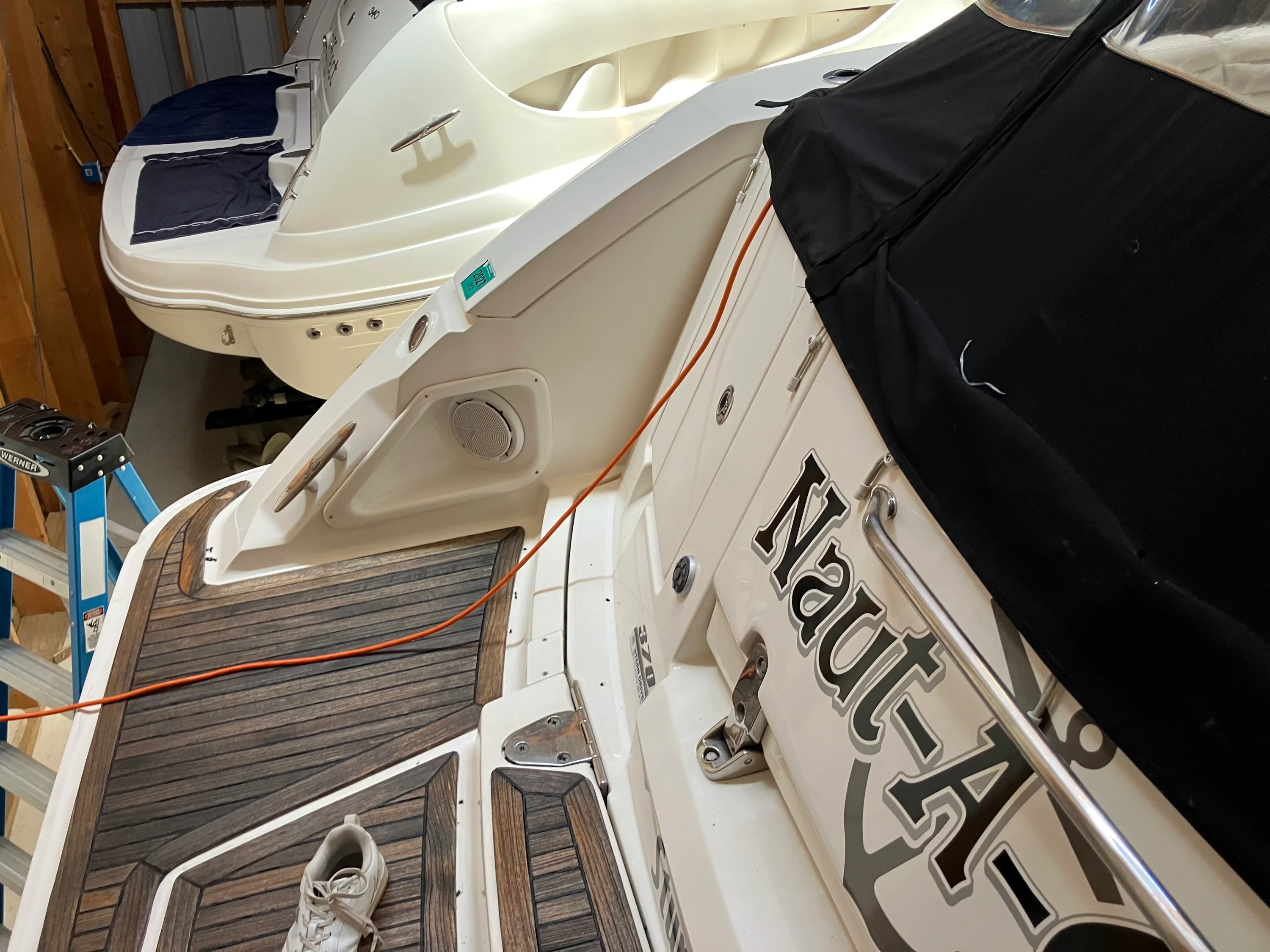 2011 Sea Ray 370 SUNDANCER Image Thumbnail #8