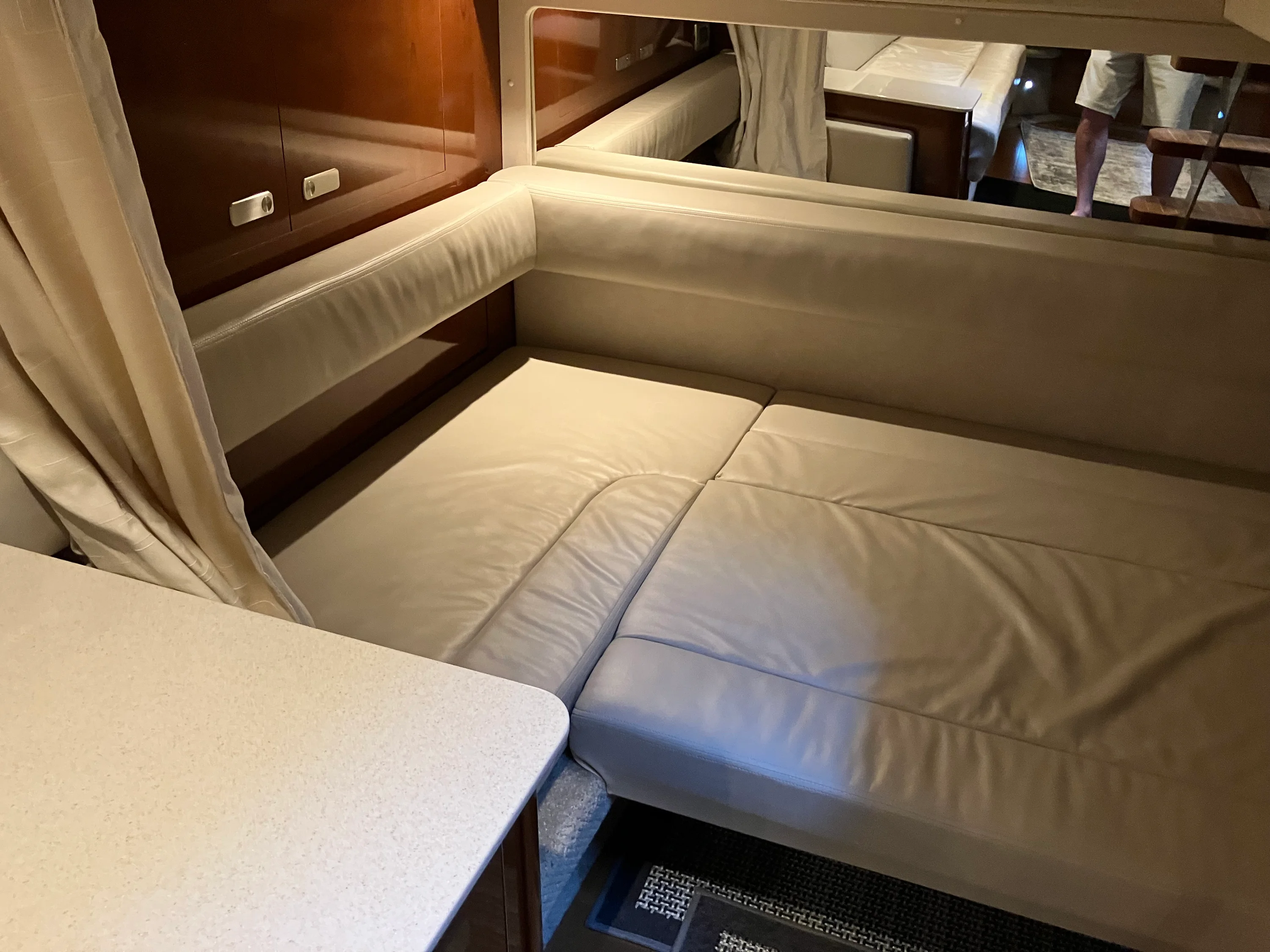 2011 Sea Ray 370 SUNDANCER Image Thumbnail #36