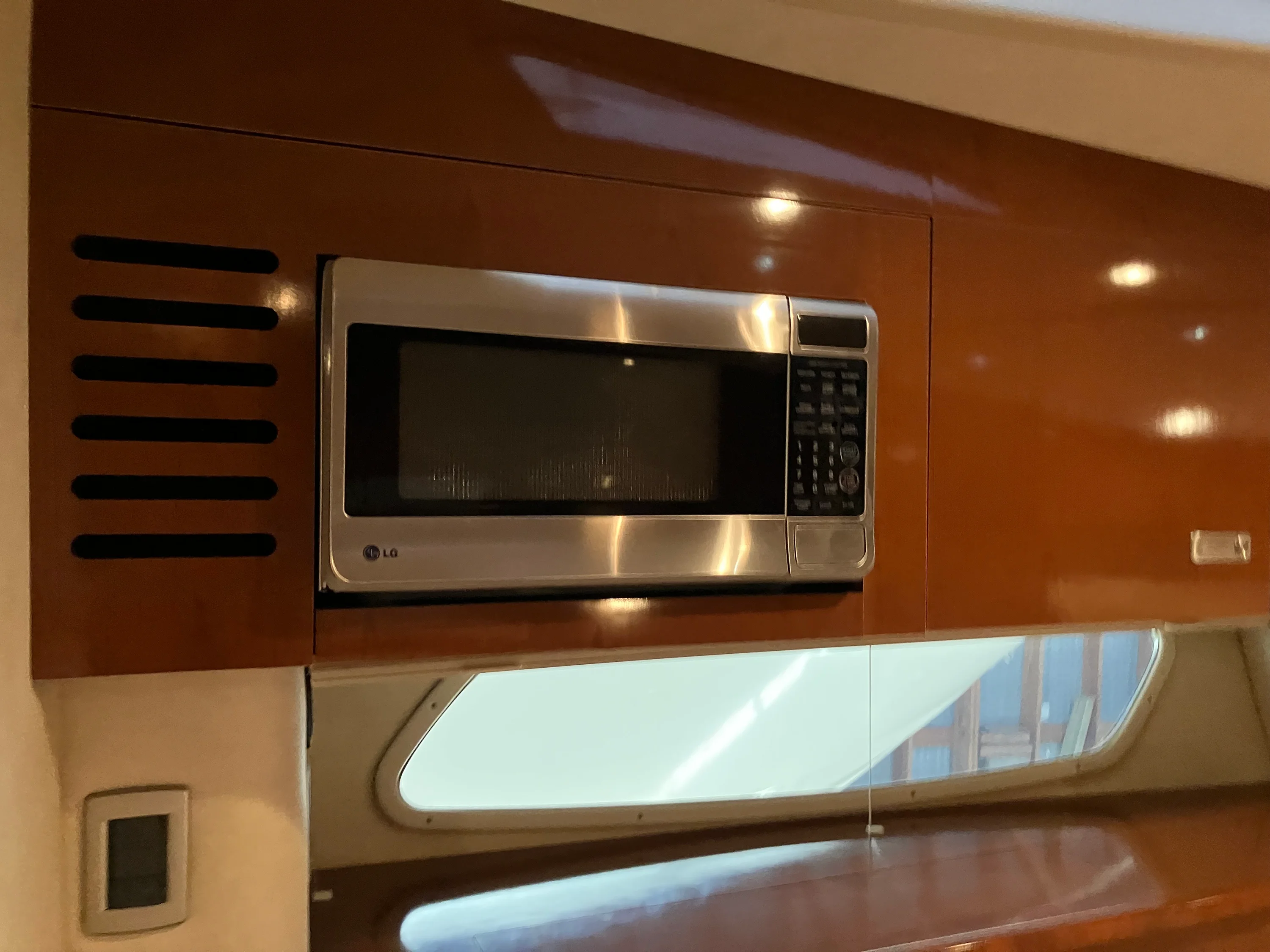 2011 Sea Ray 370 SUNDANCER Image Thumbnail #30