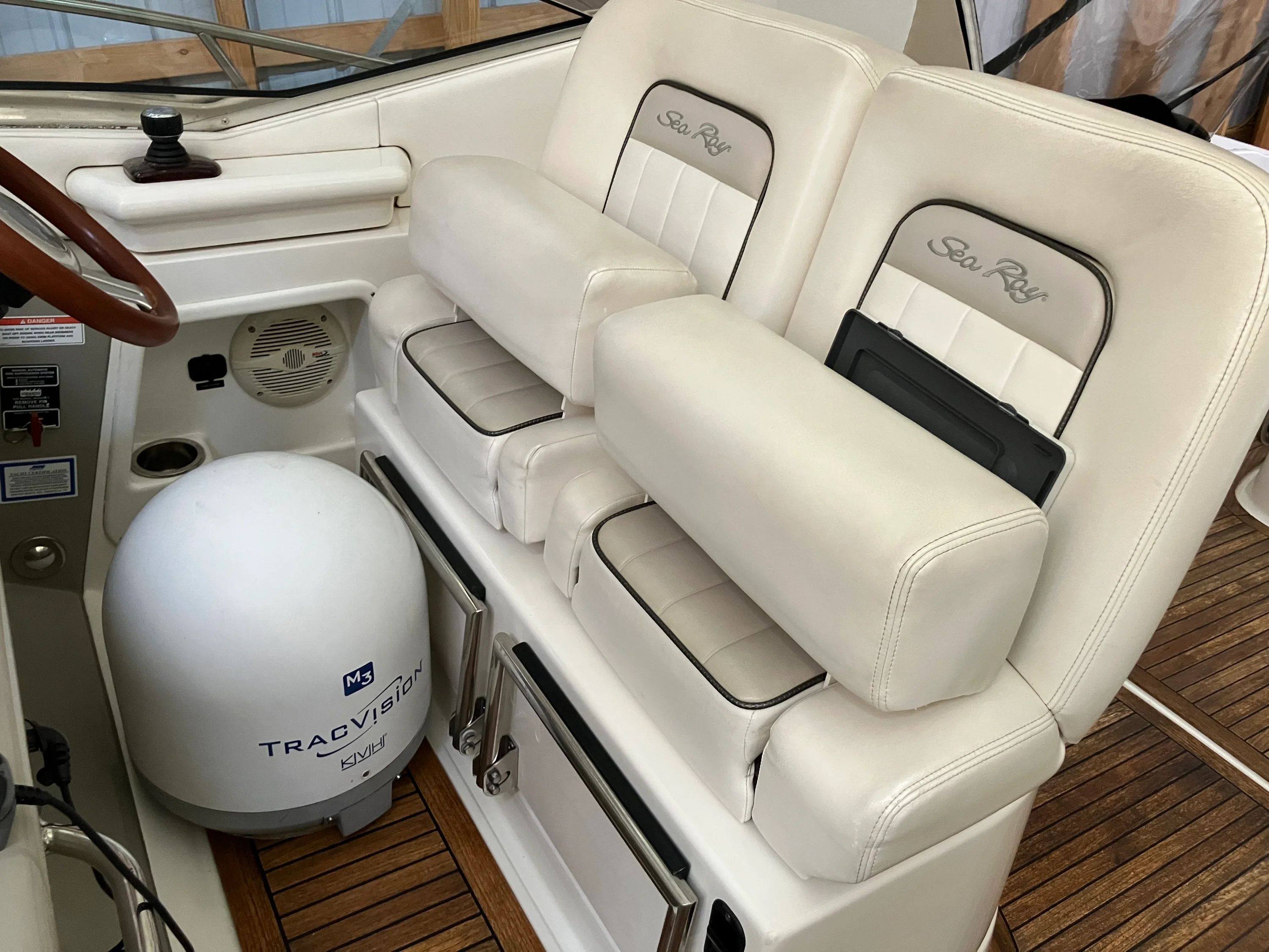 2011 Sea Ray 370 SUNDANCER Image Thumbnail #18