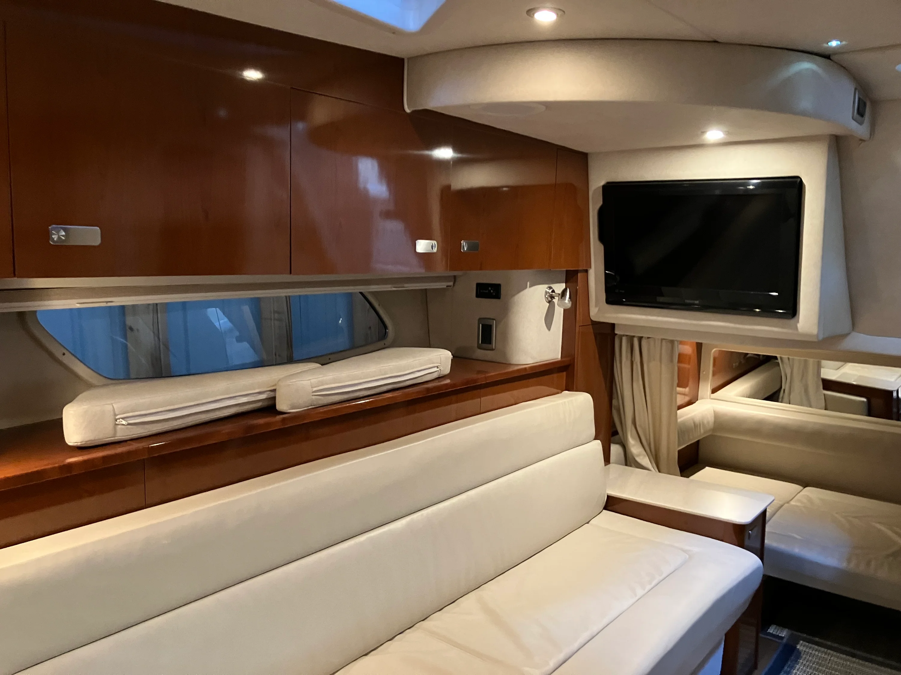 2011 Sea Ray 370 SUNDANCER Image Thumbnail #38
