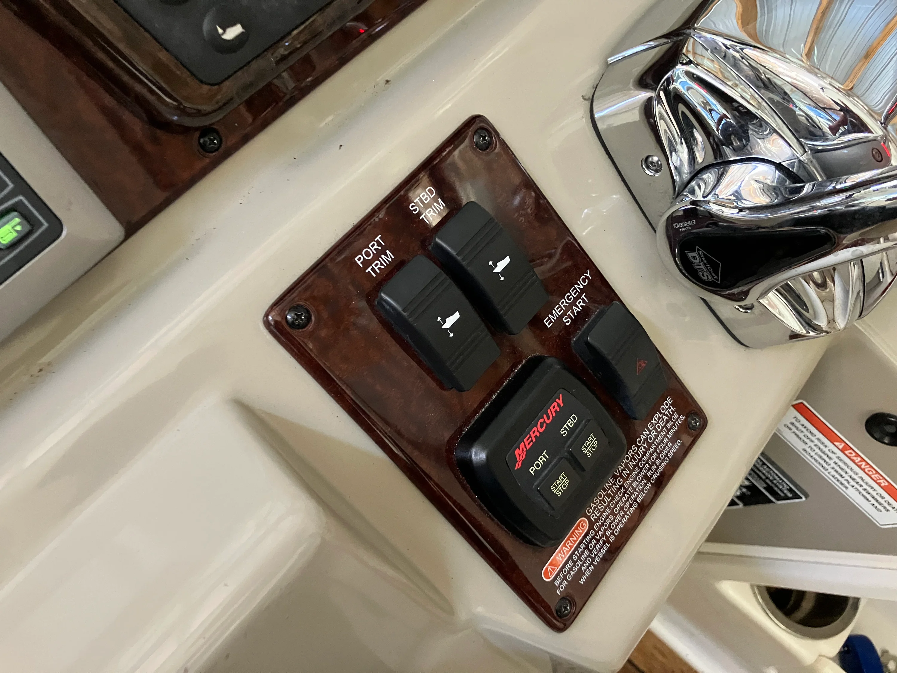 2011 Sea Ray 370 SUNDANCER Image Thumbnail #21