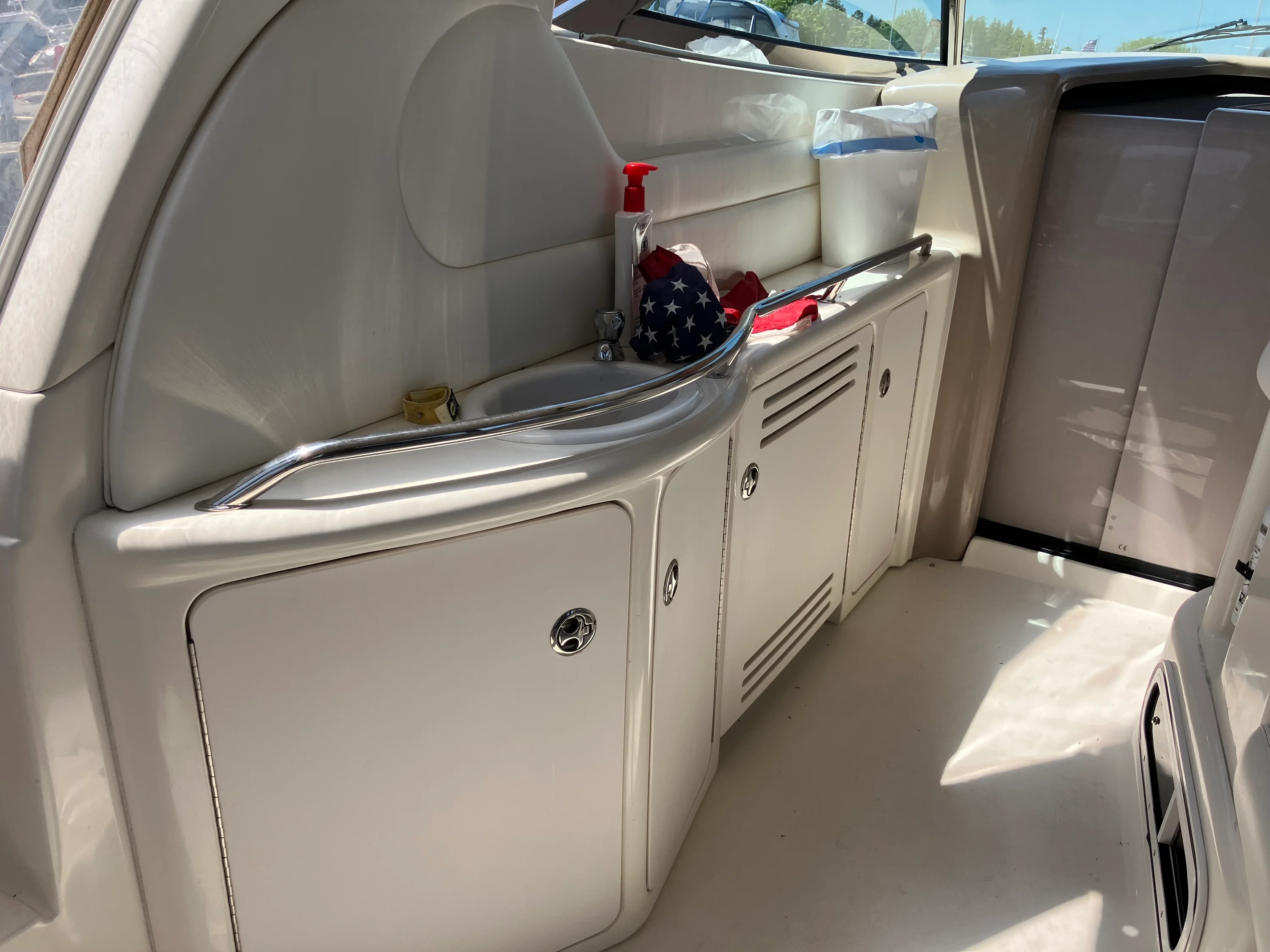 2004 Sea Ray 380 Sundancer Image Thumbnail #2