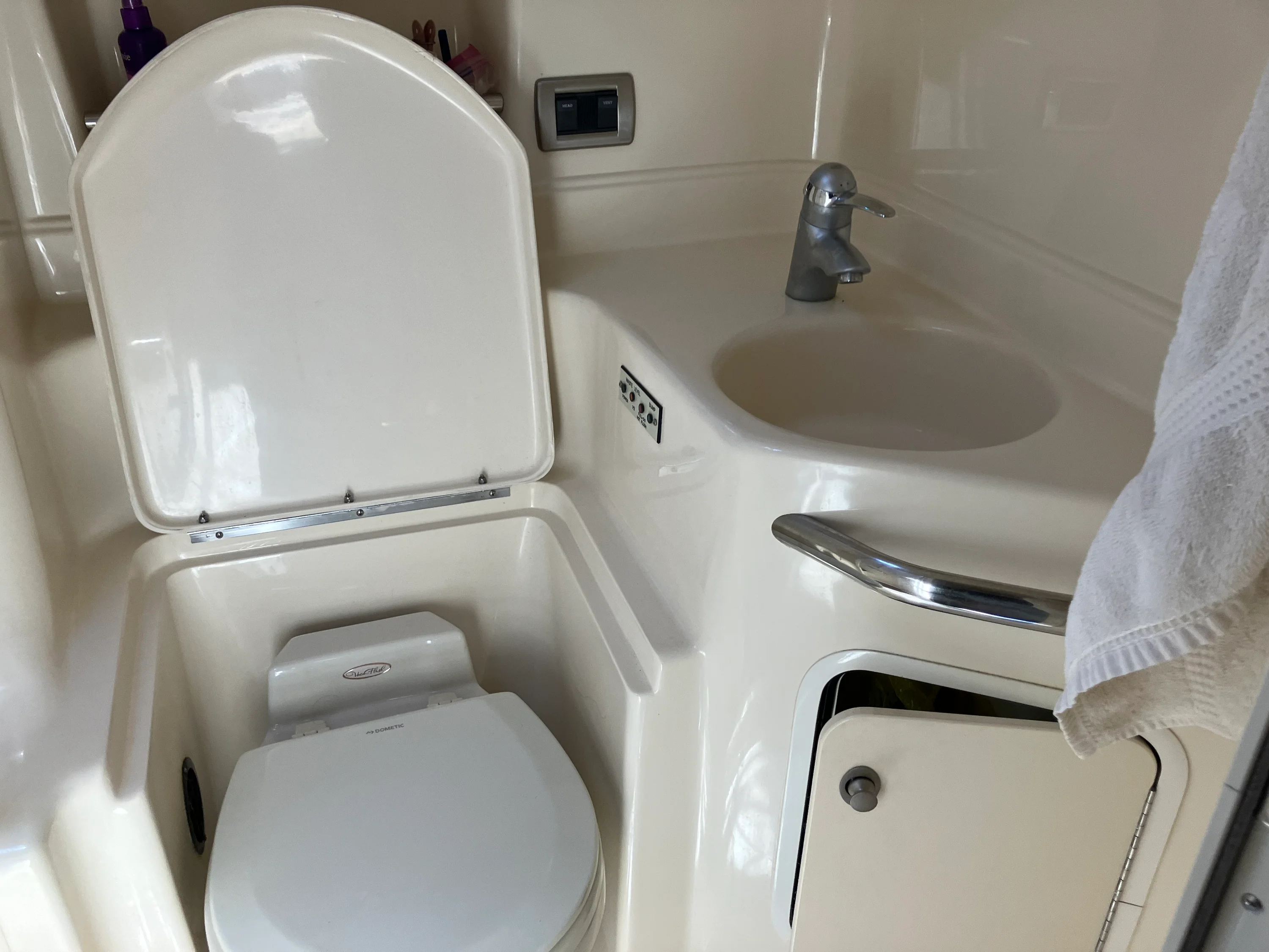 2004 Sea Ray 380 Sundancer Image Thumbnail #21