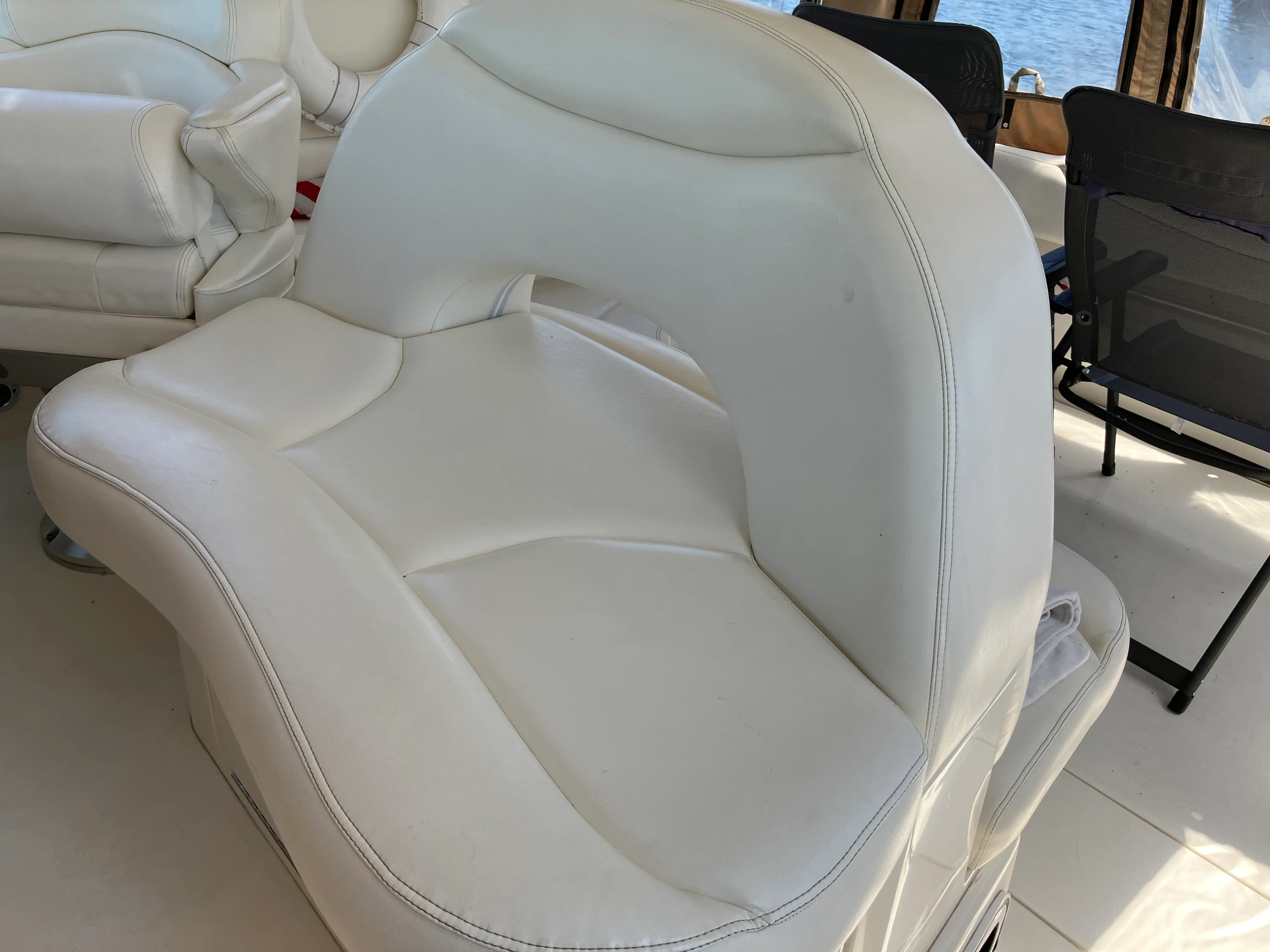 2004 Sea Ray 380 Sundancer Image Thumbnail #4