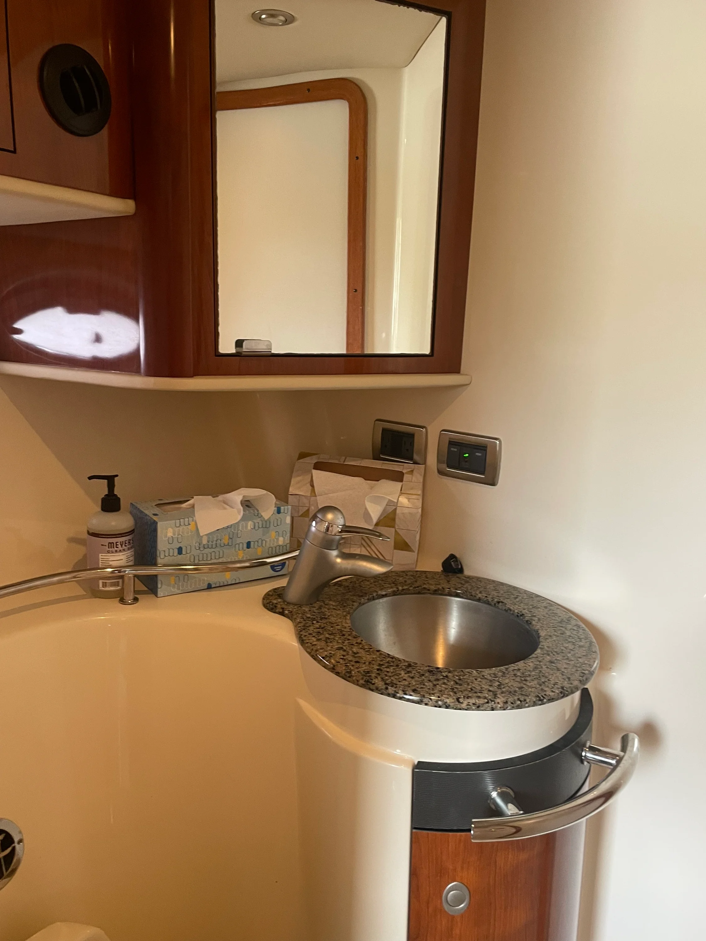 2005 Sea Ray 390 DA Image Thumbnail #14
