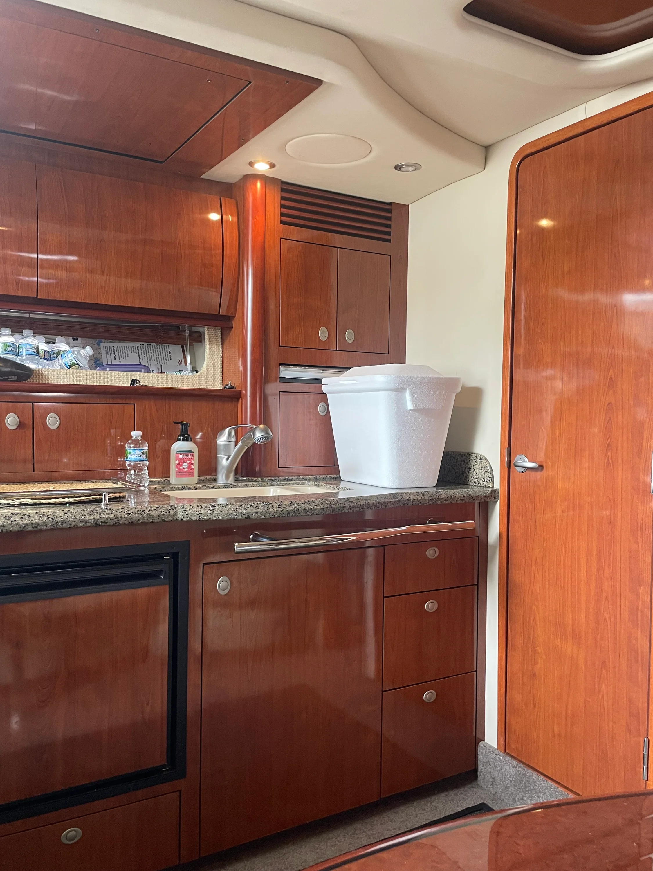 2005 Sea Ray 390 DA Image Thumbnail #9