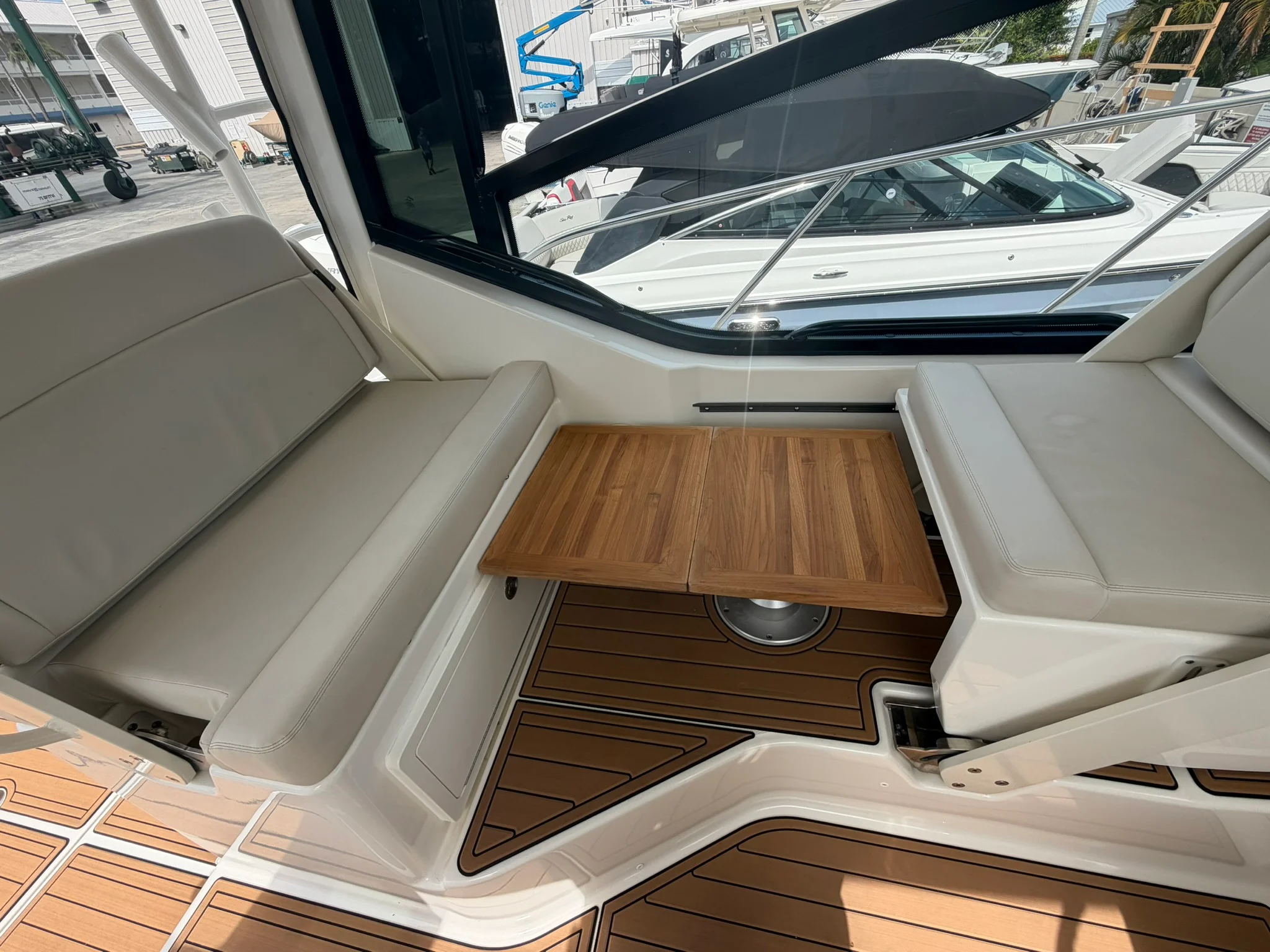 2023 Boston Whaler 325 CONQUEST Image Thumbnail #28