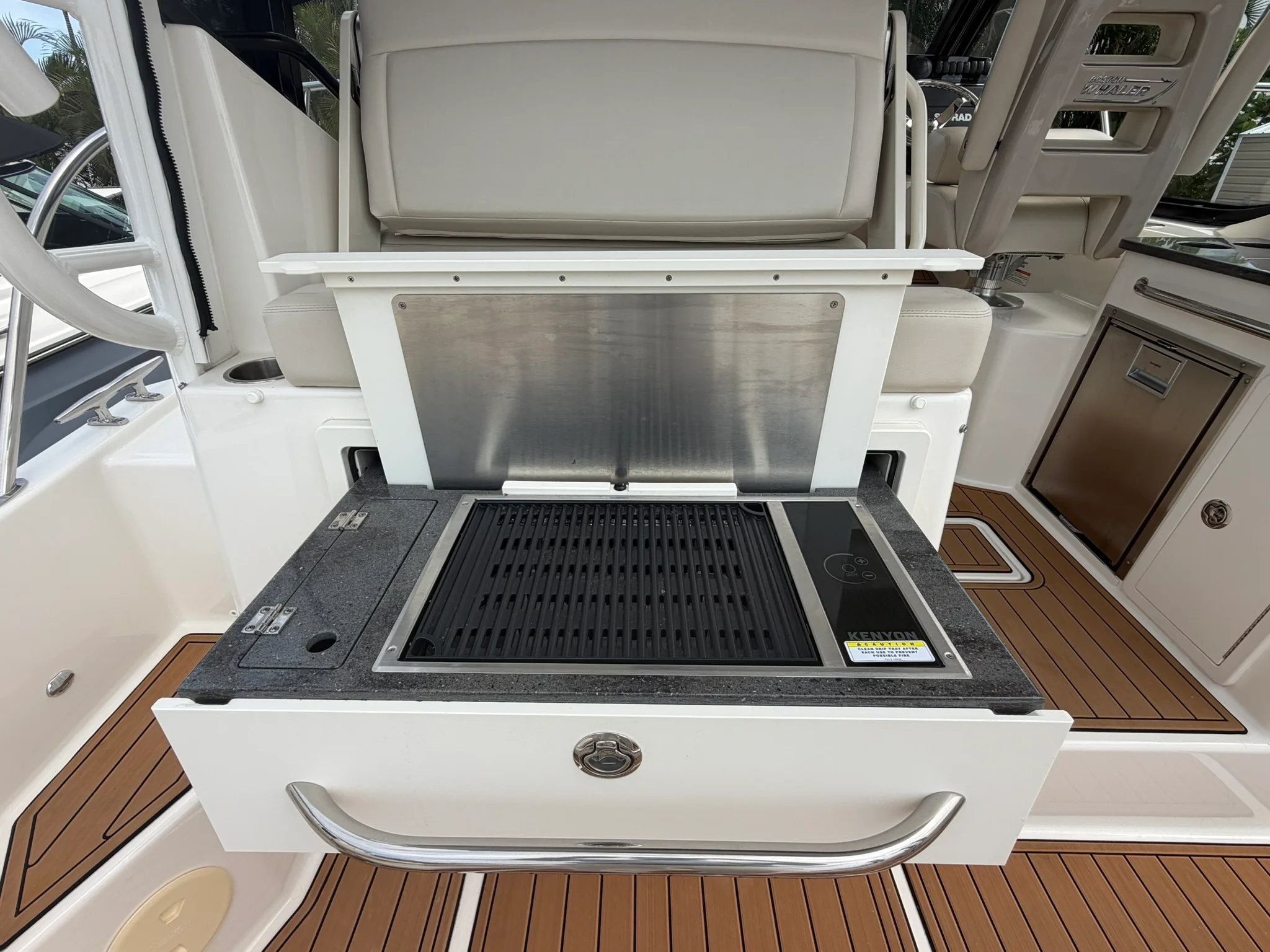 2023 Boston Whaler 325 CONQUEST Image Thumbnail #14
