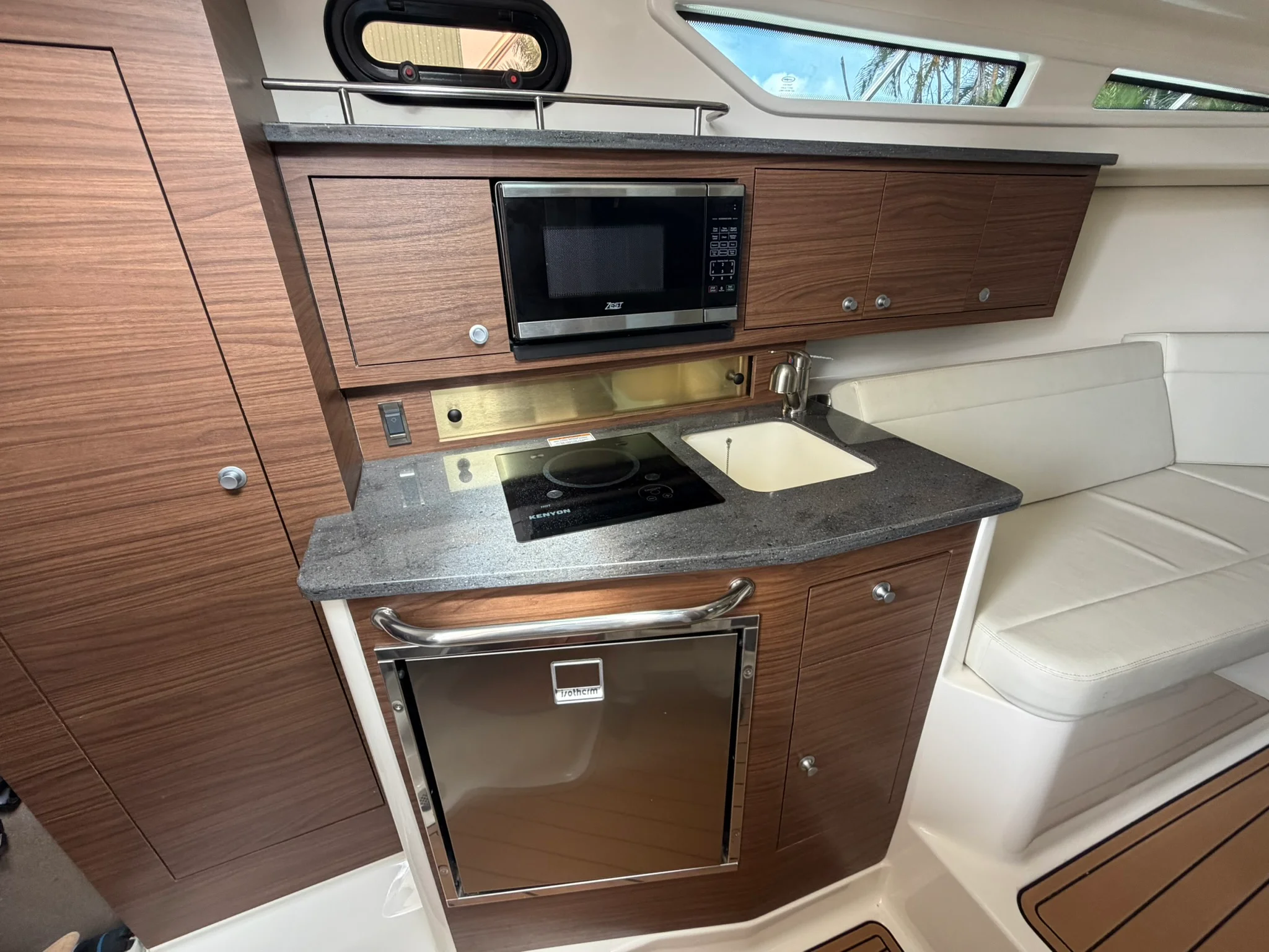 2023 Boston Whaler 325 CONQUEST Image Thumbnail #47