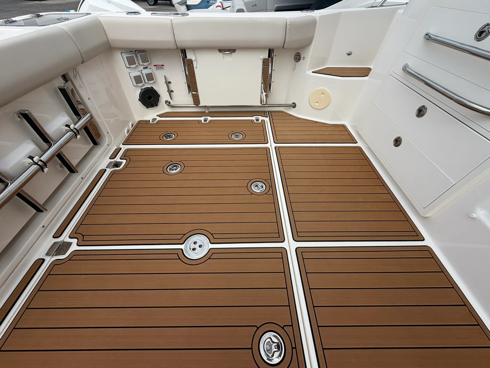 2023 Boston Whaler 325 CONQUEST Image Thumbnail #10